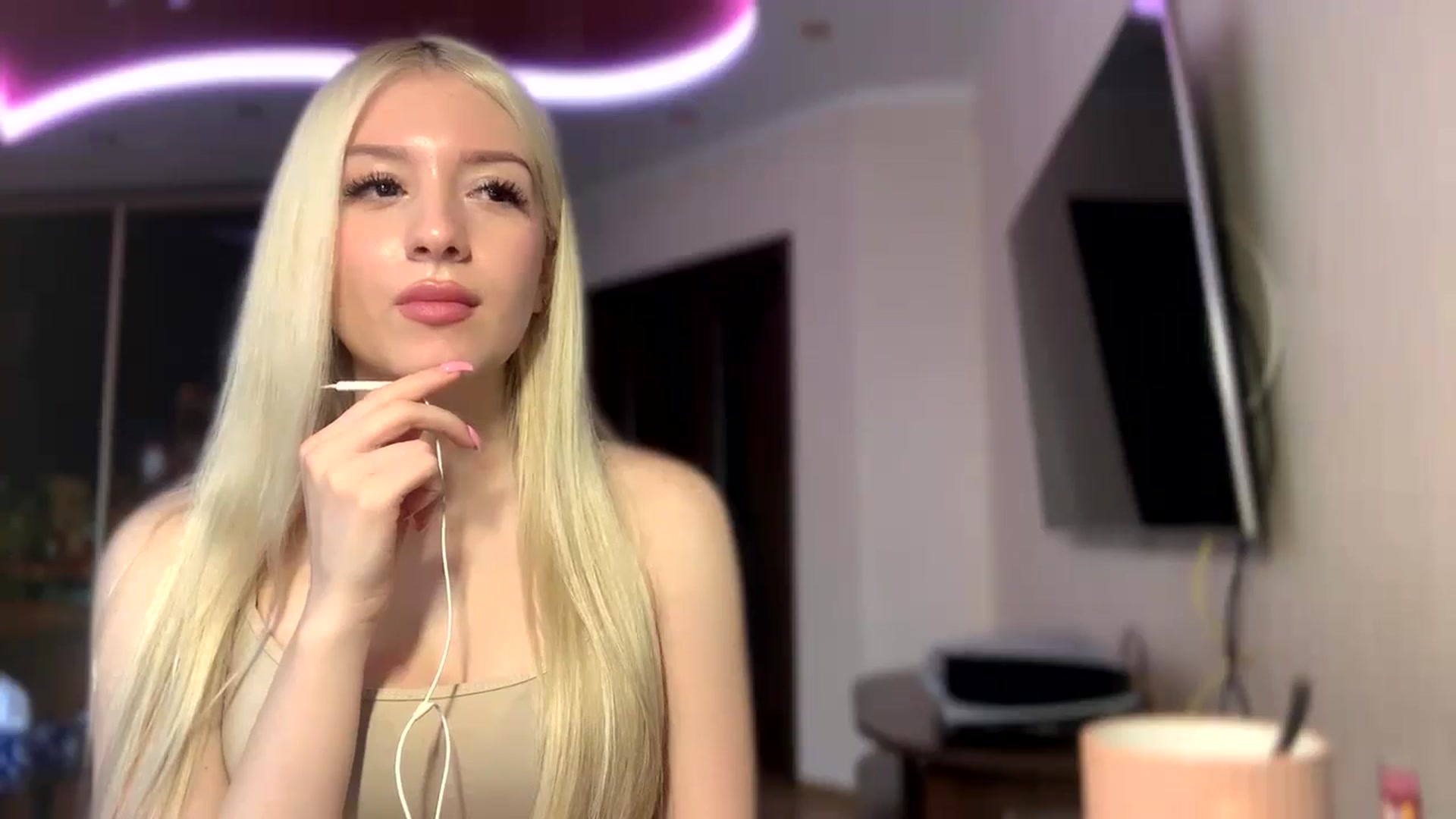 Gallery image thumbnail from SyndyRein's myfreecams stream on, 05/04/2026, 12:39 image 10 of 20