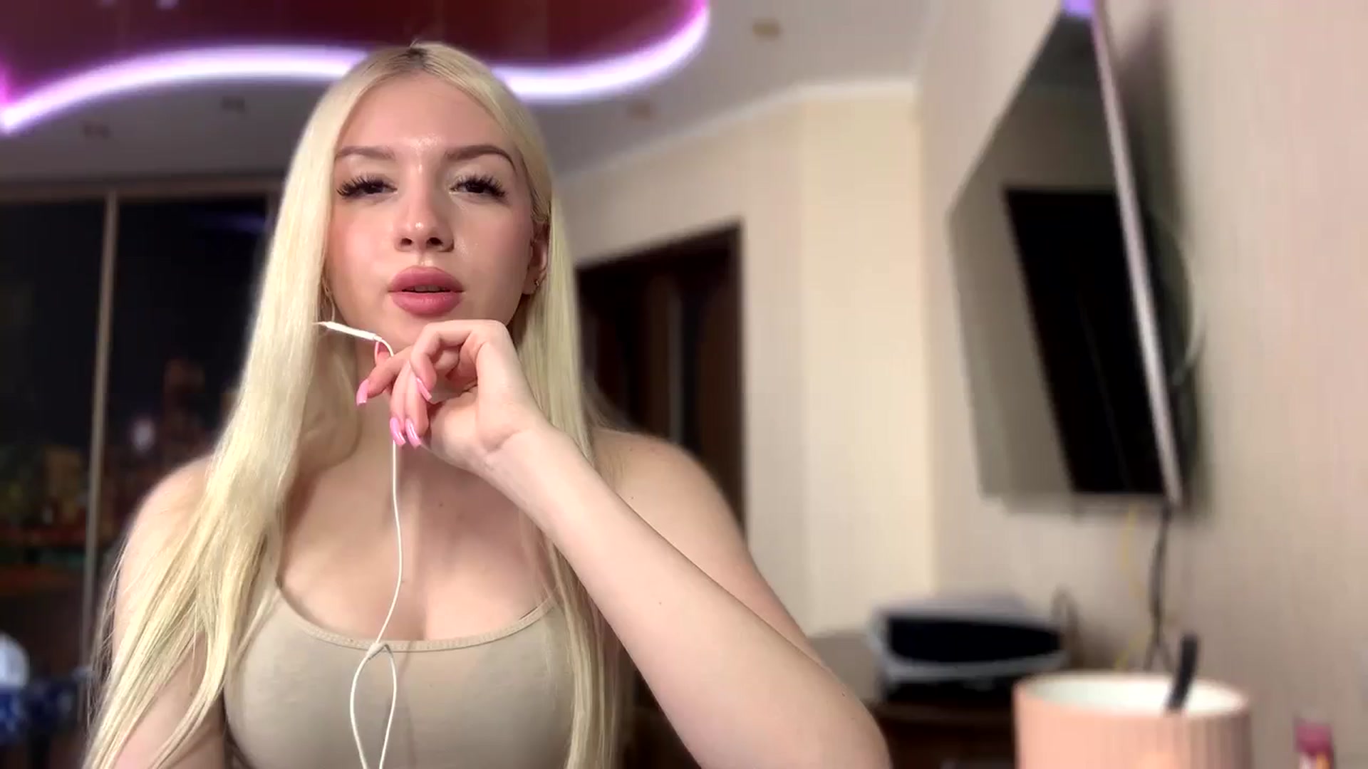 Gallery image thumbnail from SyndyRein's myfreecams stream on, 05/04/2026, 12:39 image 1 of 20