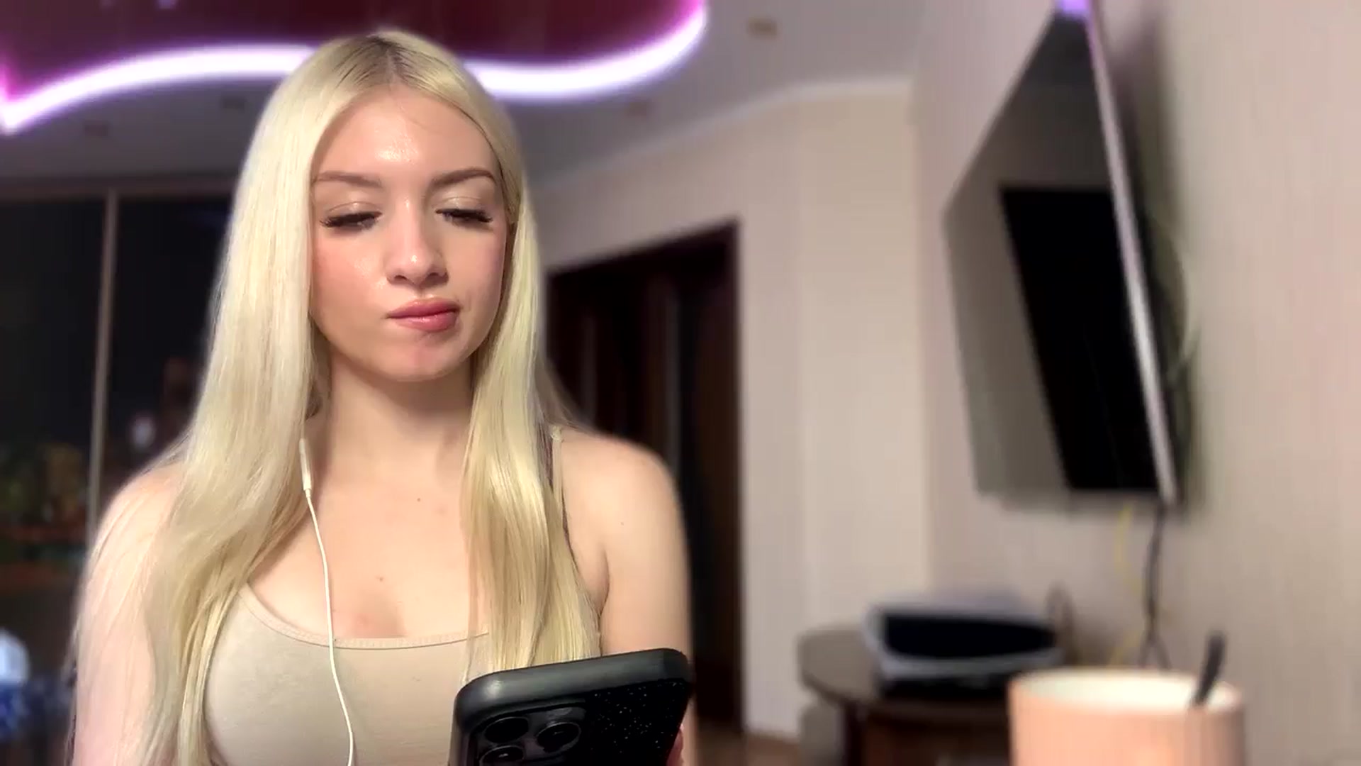 Gallery image thumbnail from SyndyRein's myfreecams stream on, 05/04/2026, 12:39 image 16 of 20