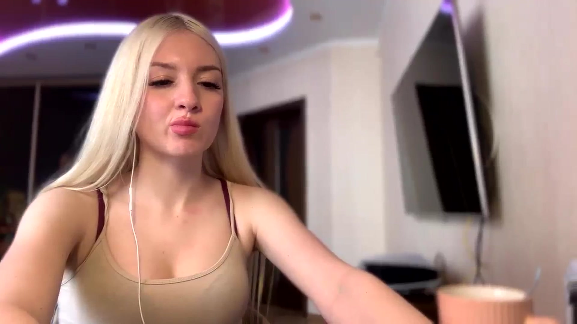 Gallery image thumbnail from SyndyRein's myfreecams stream on, 05/04/2026, 14:12 image 6 of 20