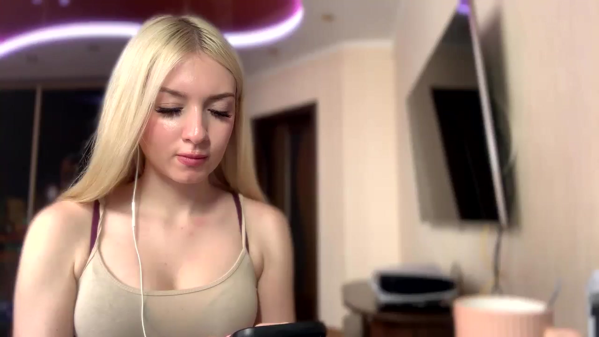 Gallery image thumbnail from SyndyRein's myfreecams stream on, 05/04/2026, 14:12 image 8 of 20