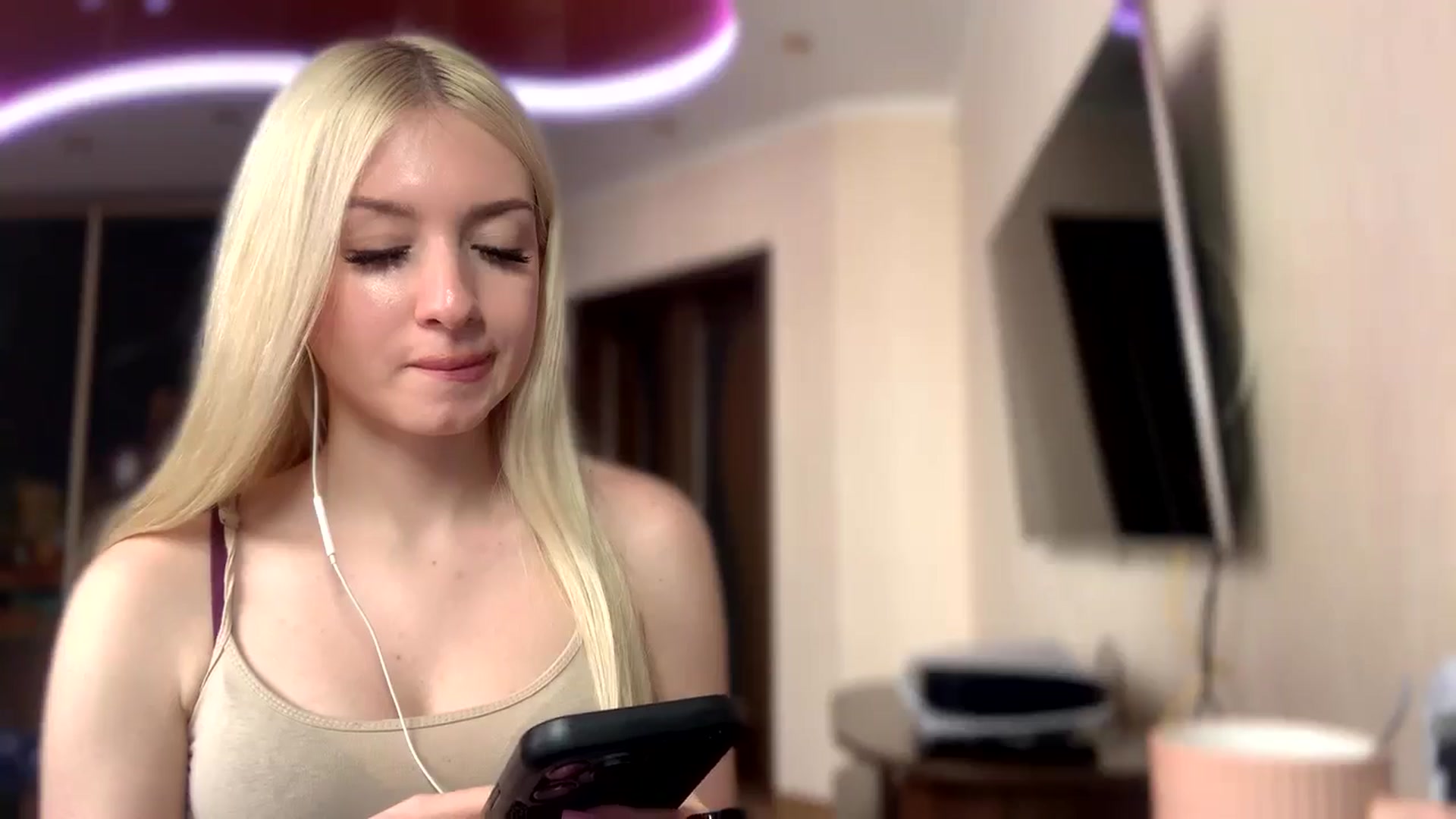 Gallery image thumbnail from SyndyRein's myfreecams stream on, 05/04/2026, 14:34 image 14 of 20