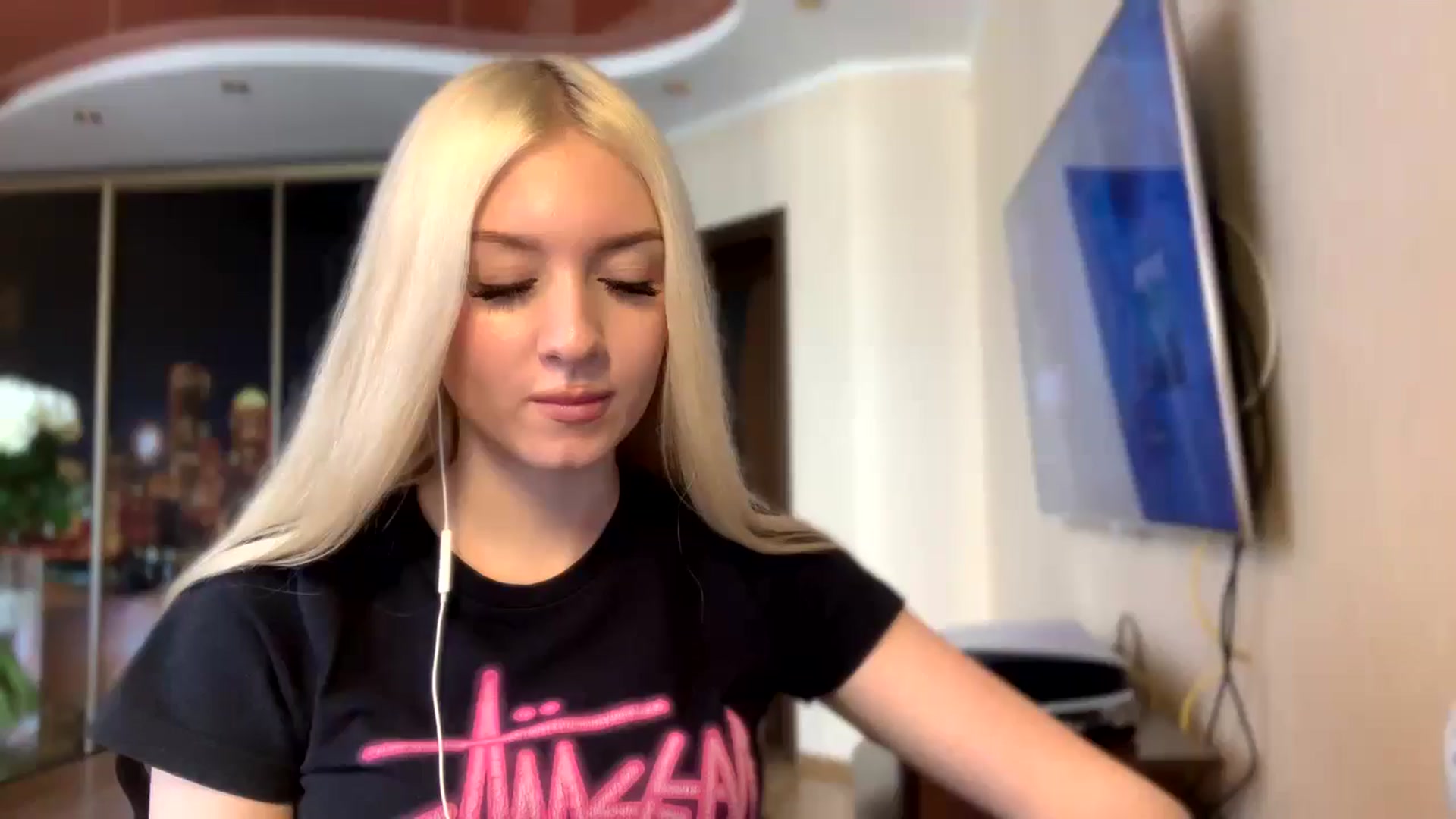 Gallery image thumbnail from SyndyRein's myfreecams stream on, 05/05/2026, 10:45 image 8 of 20