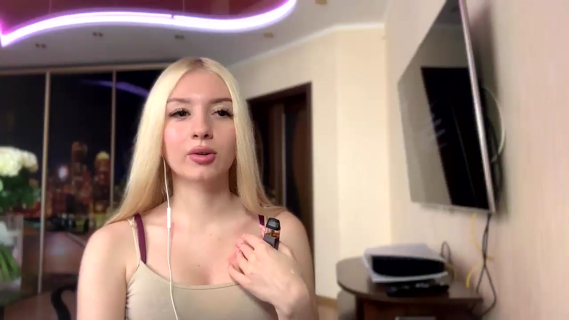 Gallery image thumbnail from SyndyRein's myfreecams stream on, 05/05/2026, 11:46 image 4 of 20