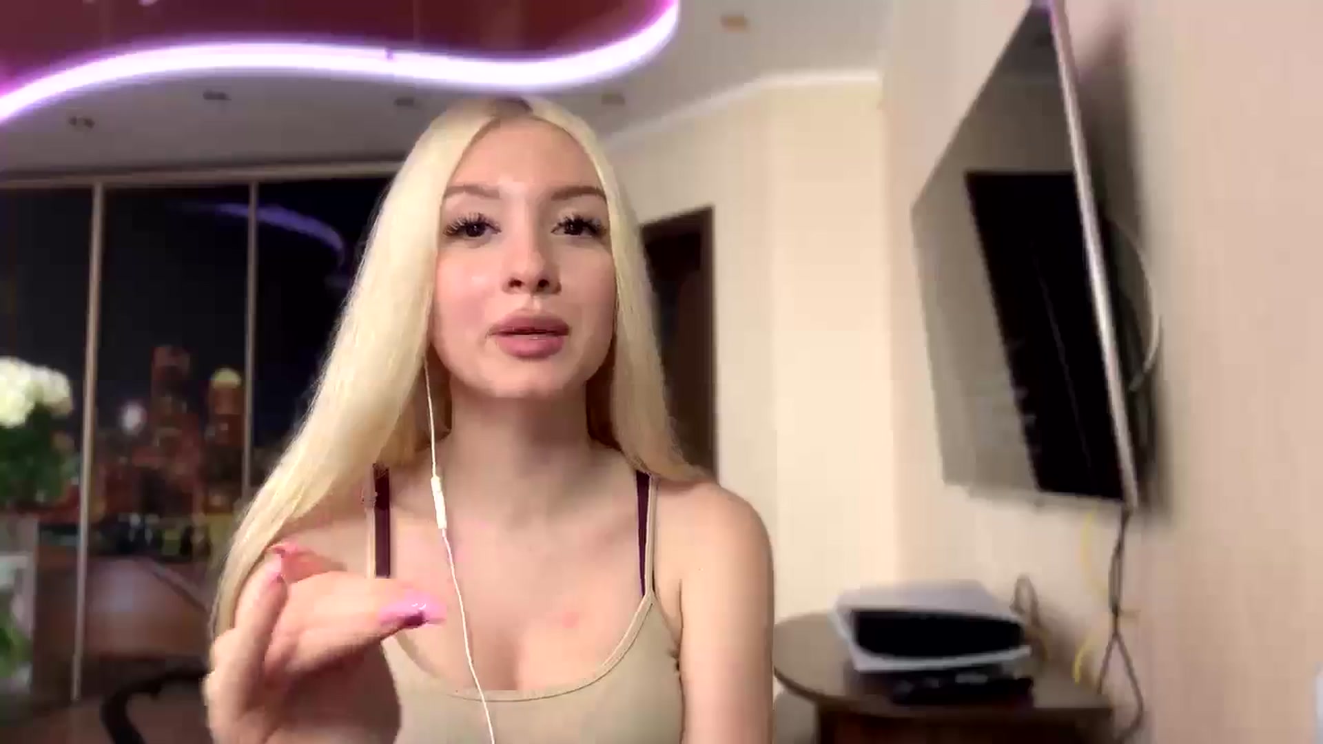 Gallery image thumbnail from SyndyRein's myfreecams stream on, 05/05/2026, 11:46 image 14 of 20