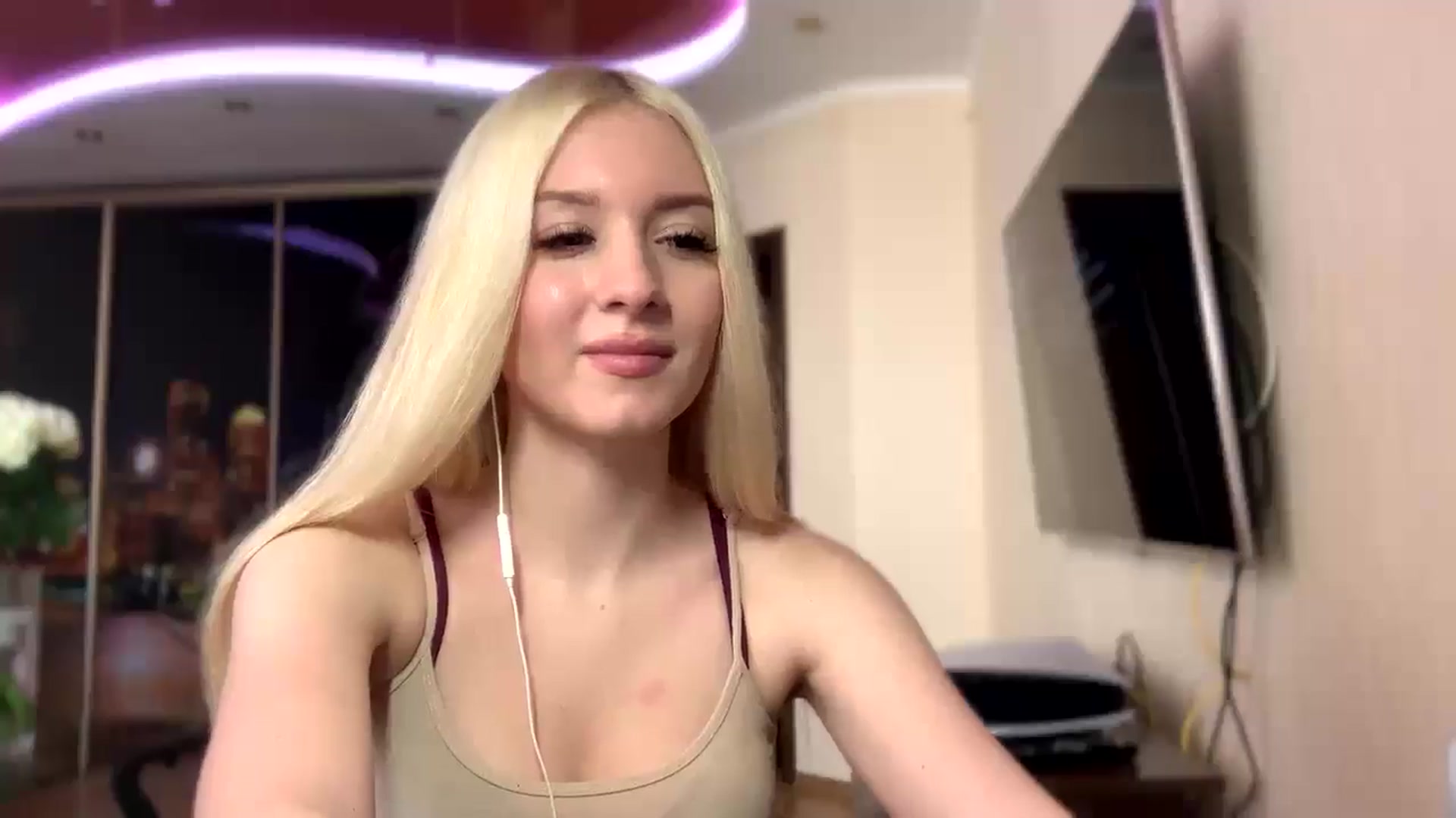 Gallery image thumbnail from SyndyRein's myfreecams stream on, 05/05/2026, 11:46 image 13 of 20