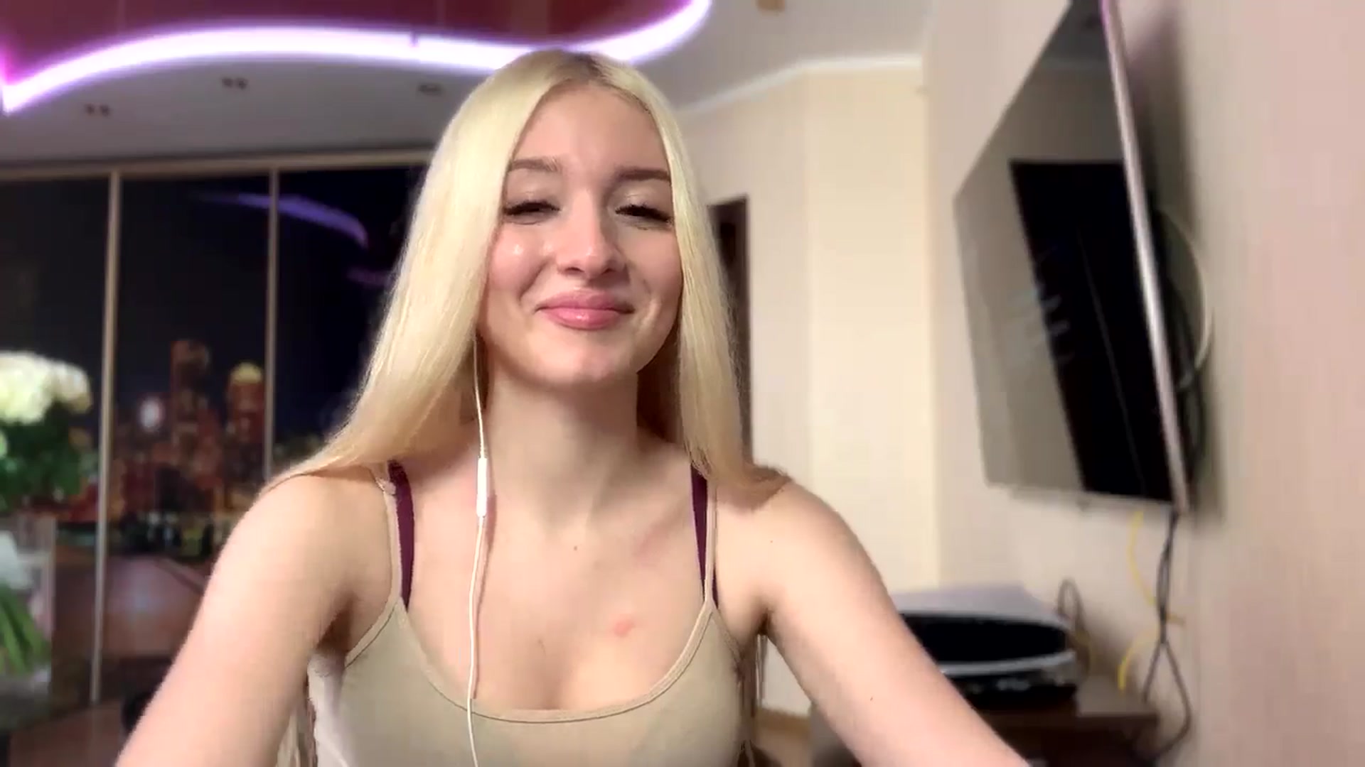 Gallery image thumbnail from SyndyRein's myfreecams stream on, 05/05/2026, 11:46 image 7 of 20