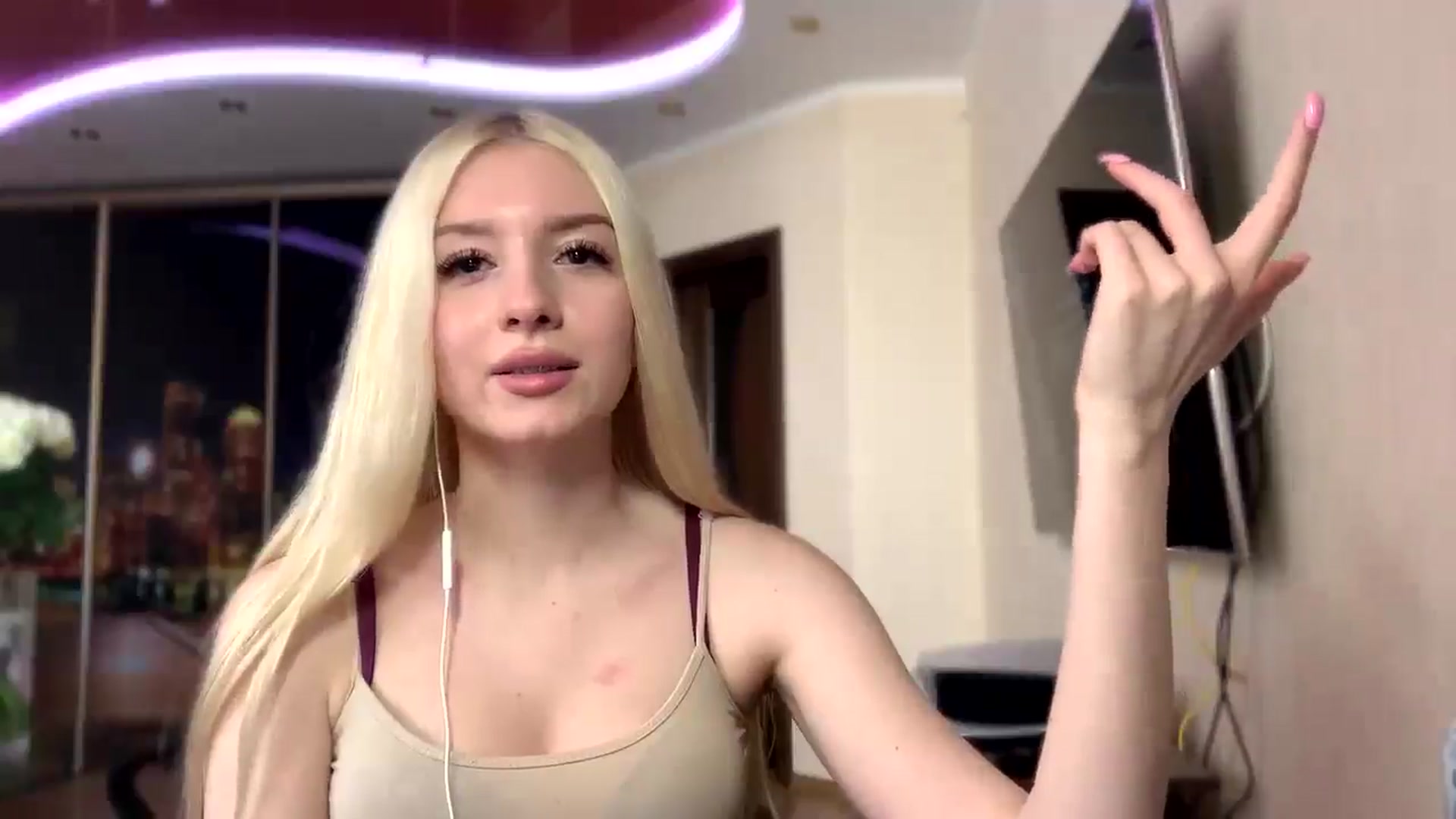 Gallery image thumbnail from SyndyRein's myfreecams stream on, 05/05/2026, 11:46 image 9 of 20