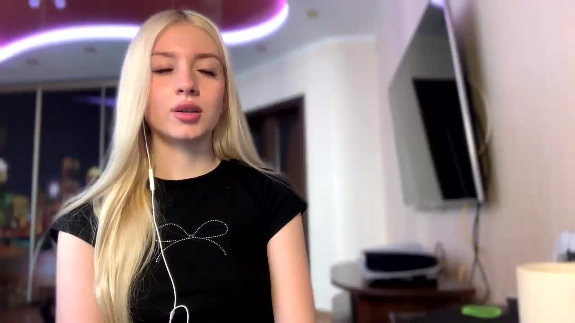 Gallery image thumbnail from SyndyRein's myfreecams stream on, 05/06/2026, 09:56 image 19 of 20