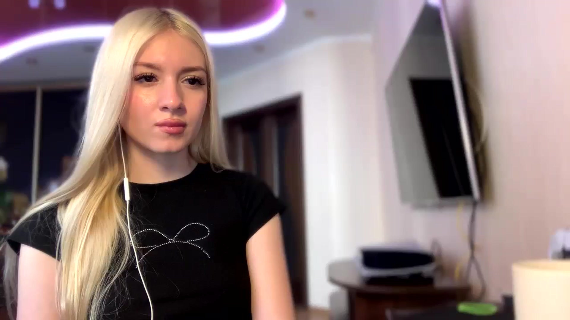 Gallery image thumbnail from SyndyRein's myfreecams stream on, 05/06/2026, 09:56 image 18 of 20