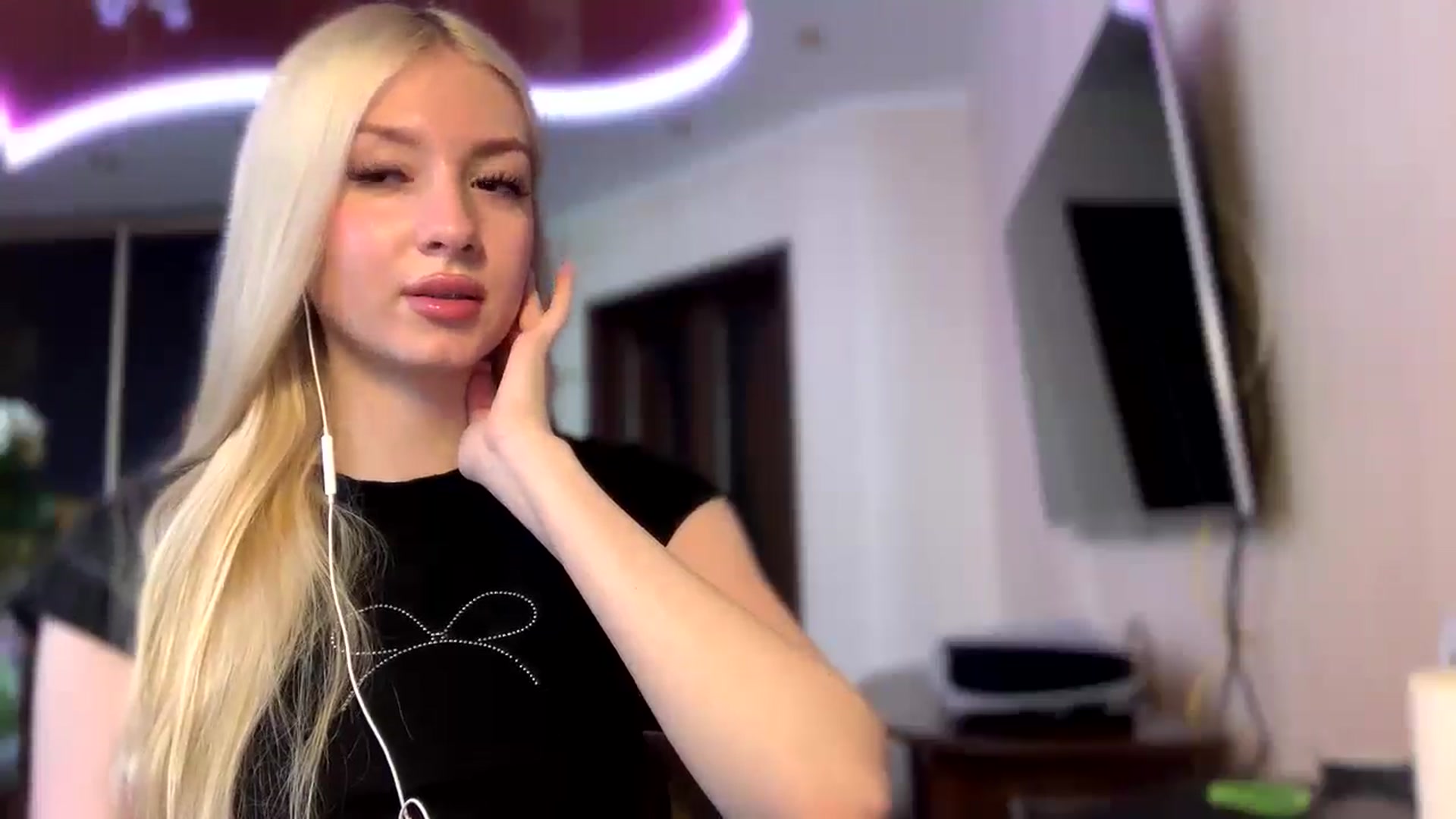 Gallery image thumbnail from SyndyRein's myfreecams stream on, 05/06/2026, 09:56 image 4 of 20