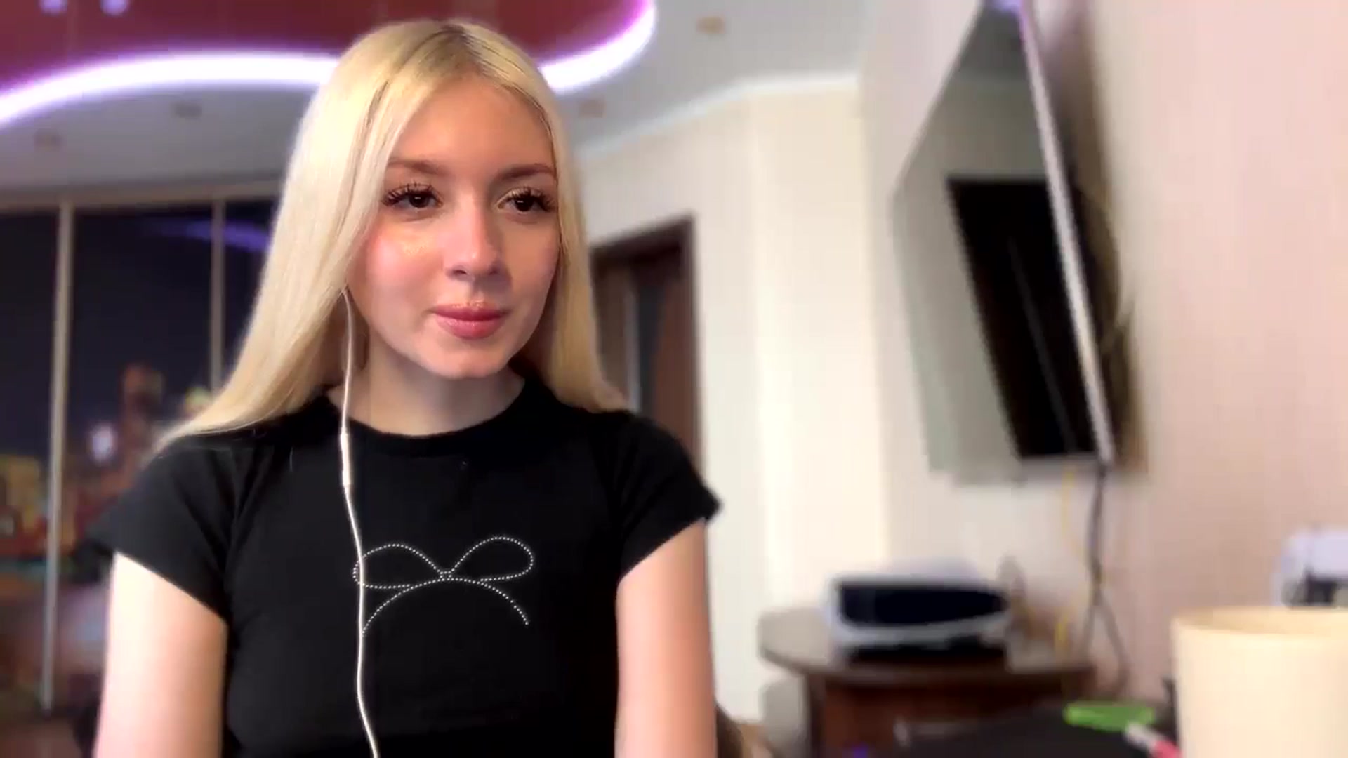 Gallery image thumbnail from SyndyRein's myfreecams stream on, 05/06/2026, 11:30 image 12 of 20