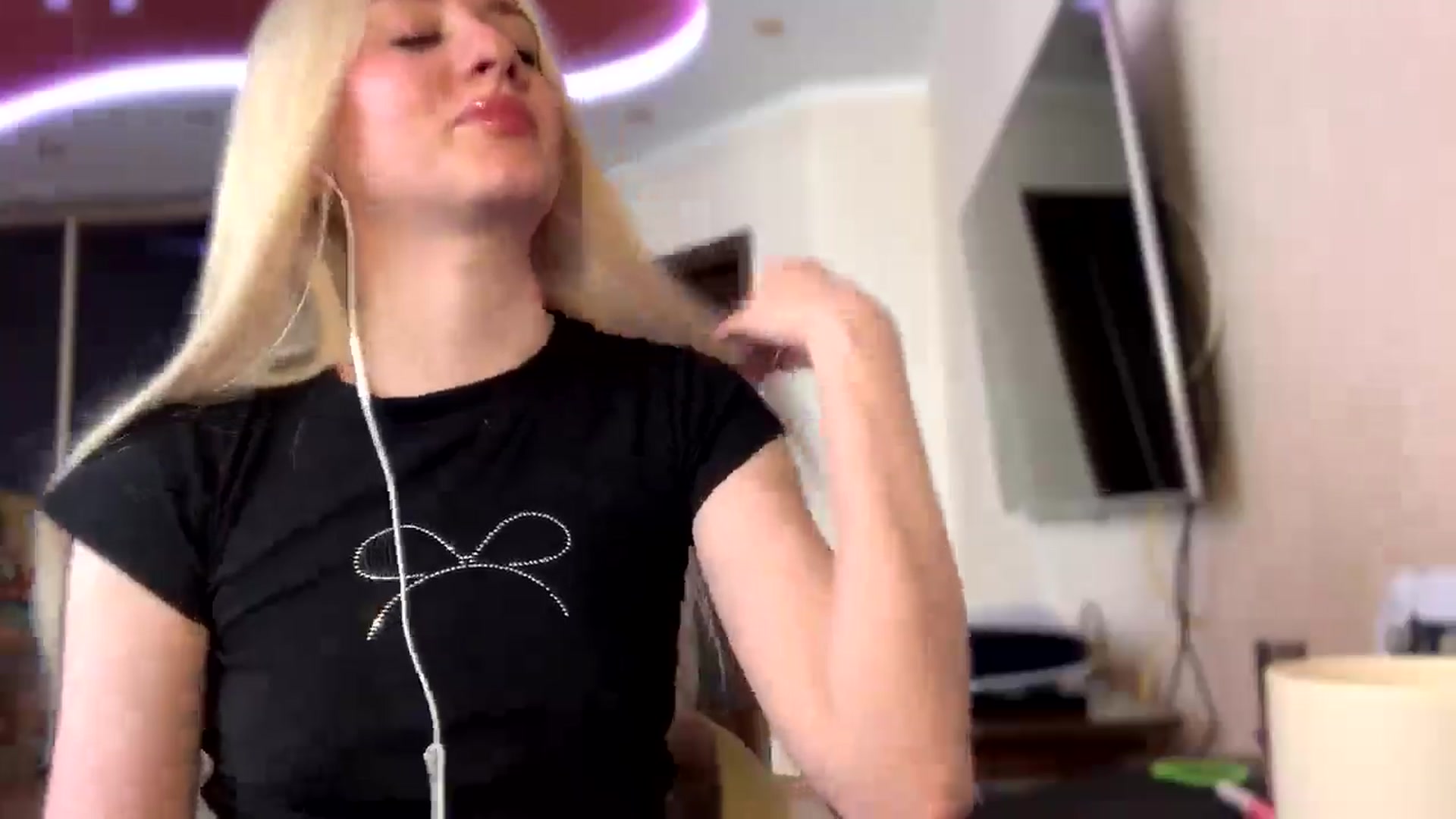 Gallery image thumbnail from SyndyRein's myfreecams stream on, 05/06/2026, 11:30 image 16 of 20