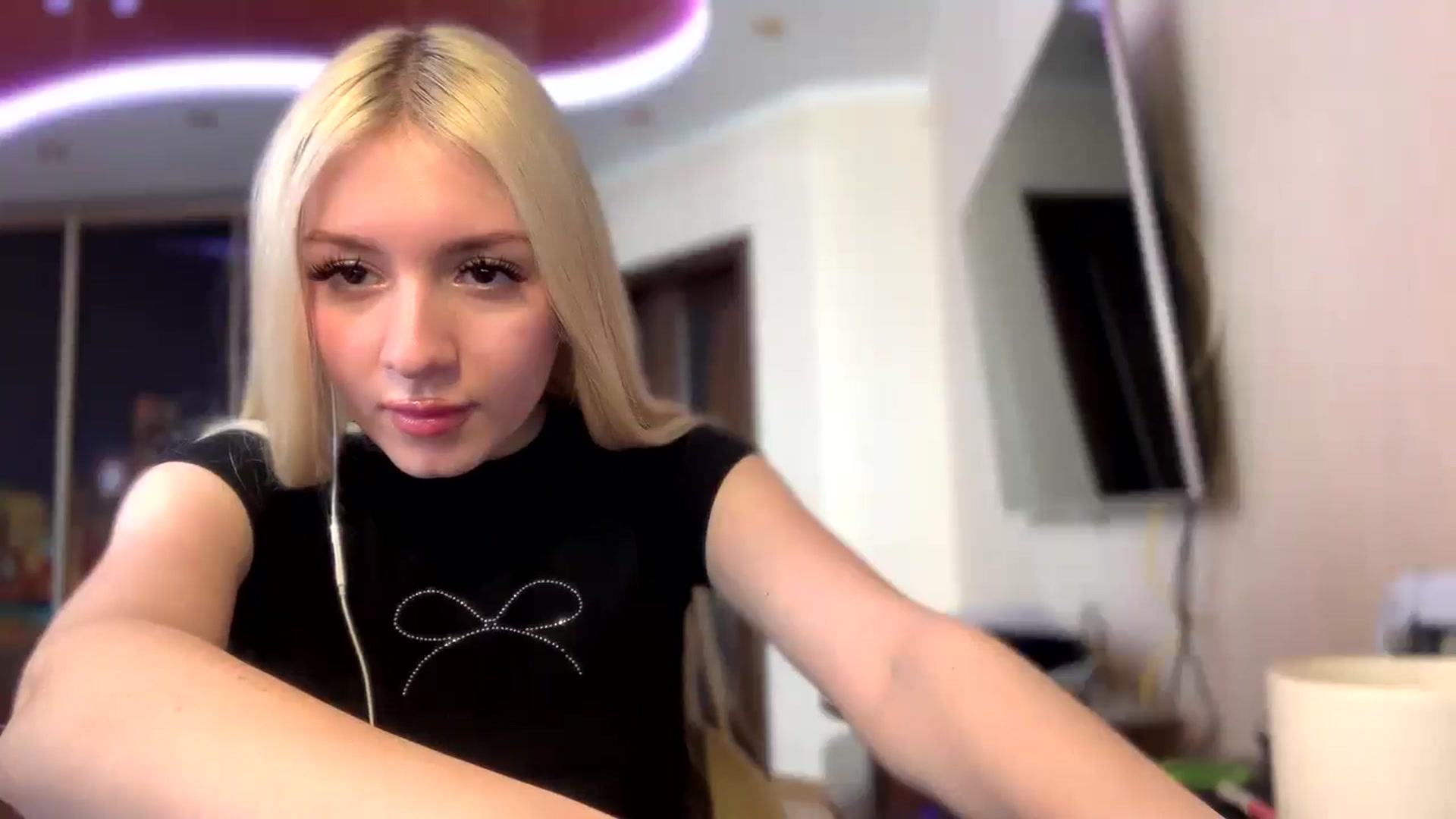 Gallery image thumbnail from SyndyRein's myfreecams stream on, 05/06/2026, 11:30 image 10 of 20