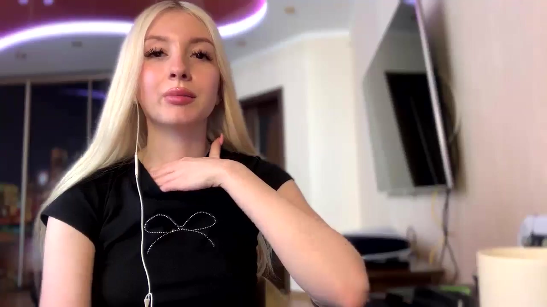 Gallery image thumbnail from SyndyRein's myfreecams stream on, 05/06/2026, 11:30 image 8 of 20