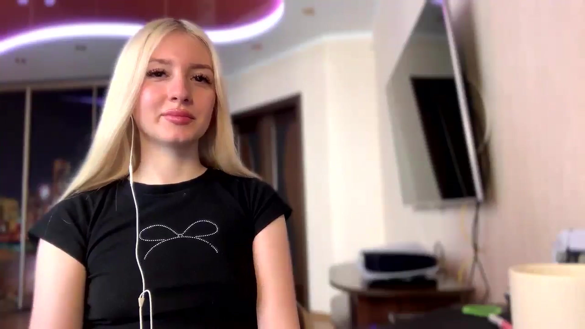 Gallery image thumbnail from SyndyRein's myfreecams stream on, 05/06/2026, 11:30 image 15 of 20