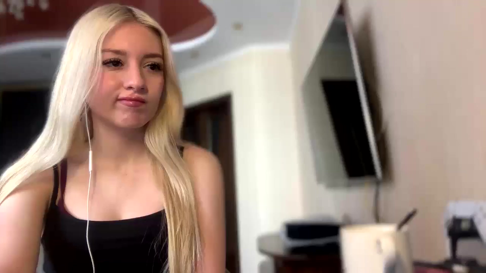 Gallery image thumbnail from SyndyRein's myfreecams stream on, 05/07/2026, 10:50 image 12 of 20