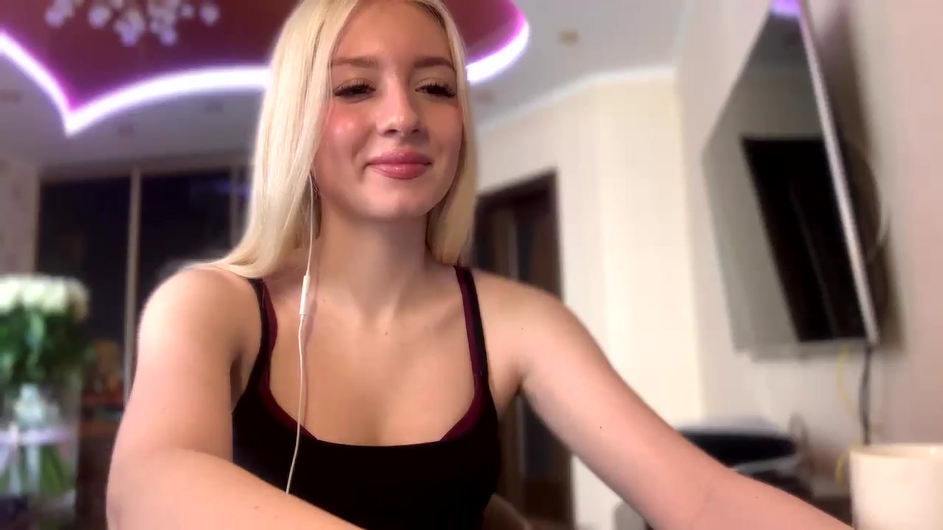 Gallery image thumbnail from SyndyRein's myfreecams stream on, 05/07/2026, 11:14 image 16 of 20