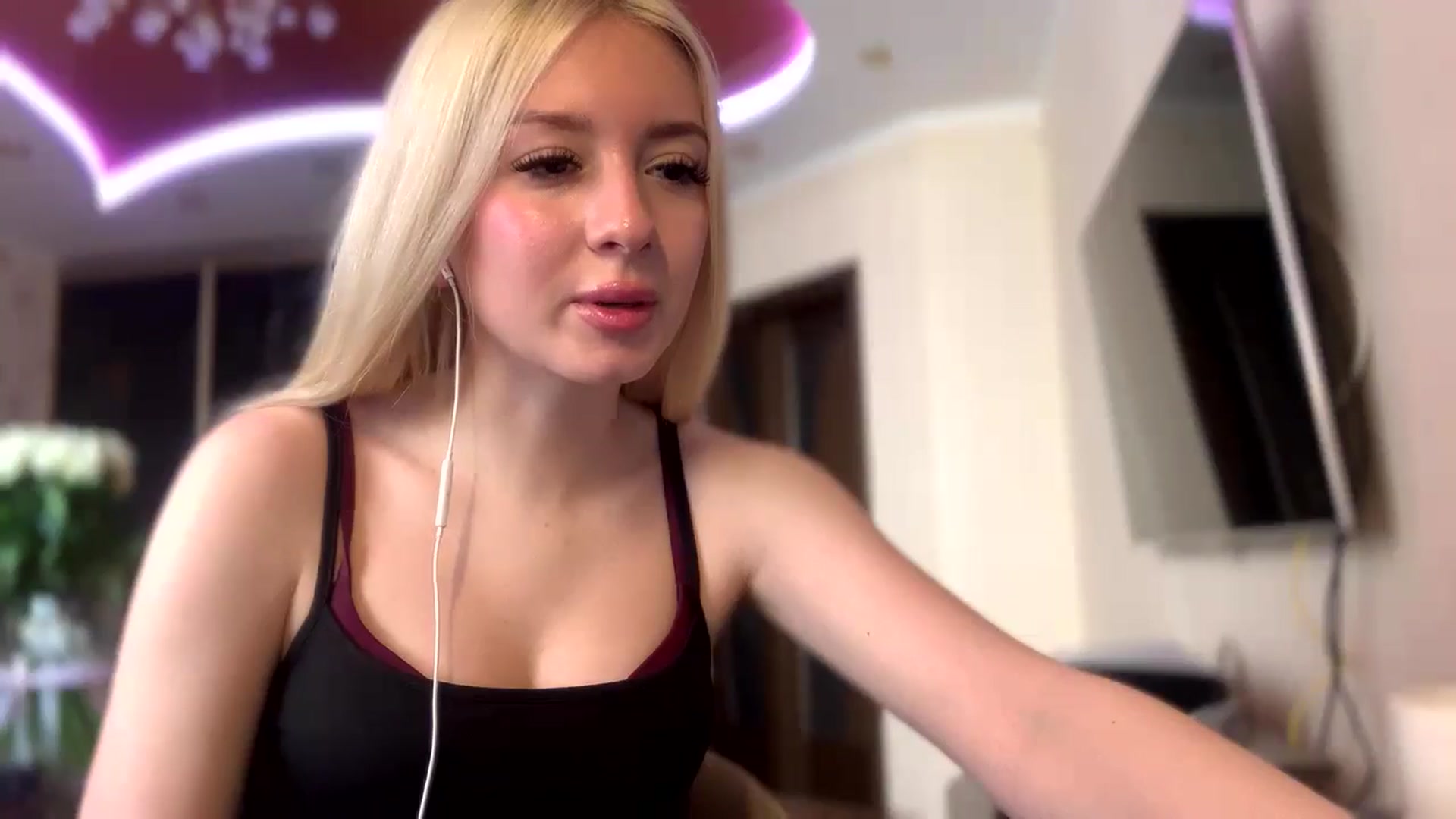 Gallery image thumbnail from SyndyRein's myfreecams stream on, 05/07/2026, 11:14 image 12 of 20