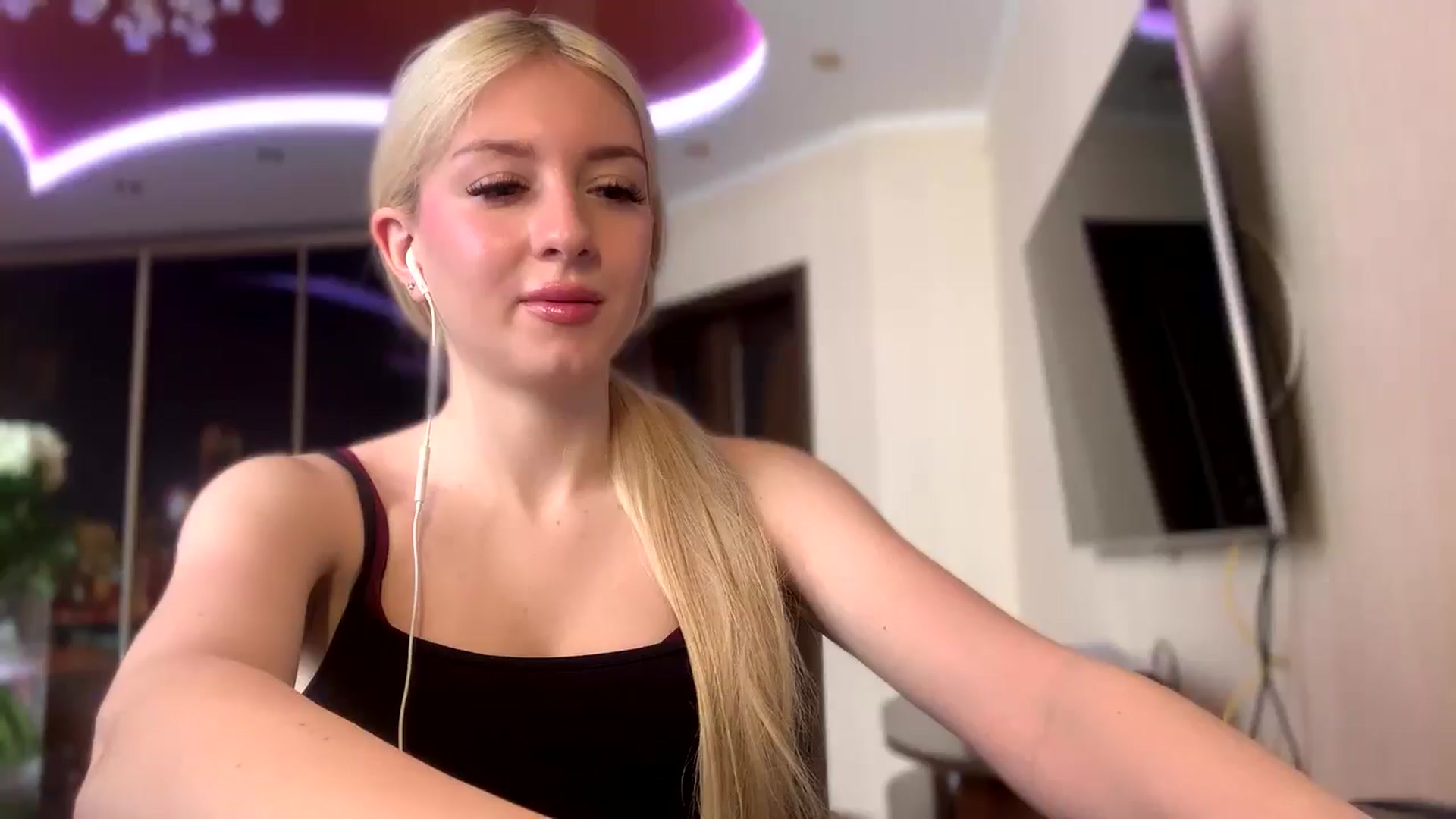 Gallery image thumbnail from SyndyRein's myfreecams stream on, 05/07/2026, 12:24 image 18 of 20