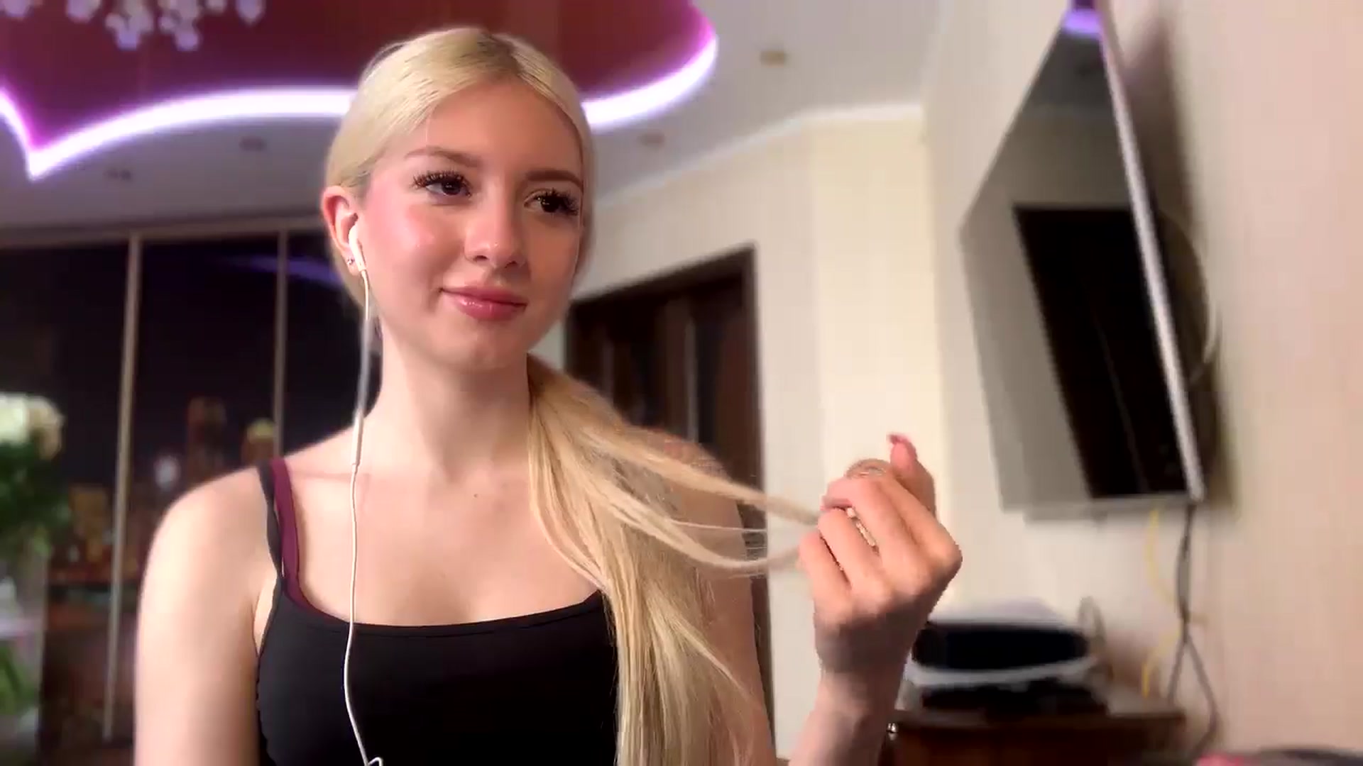 Gallery image thumbnail from SyndyRein's myfreecams stream on, 05/07/2026, 12:24 image 16 of 20