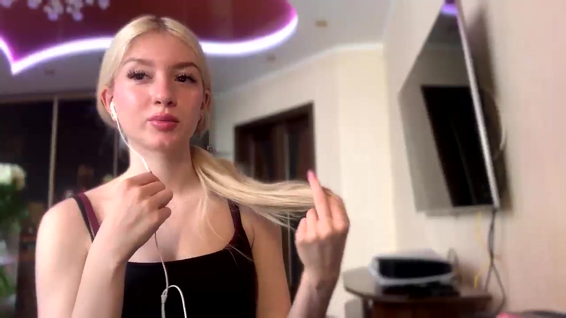 Gallery image thumbnail from SyndyRein's myfreecams stream on, 05/07/2026, 12:24 image 12 of 20