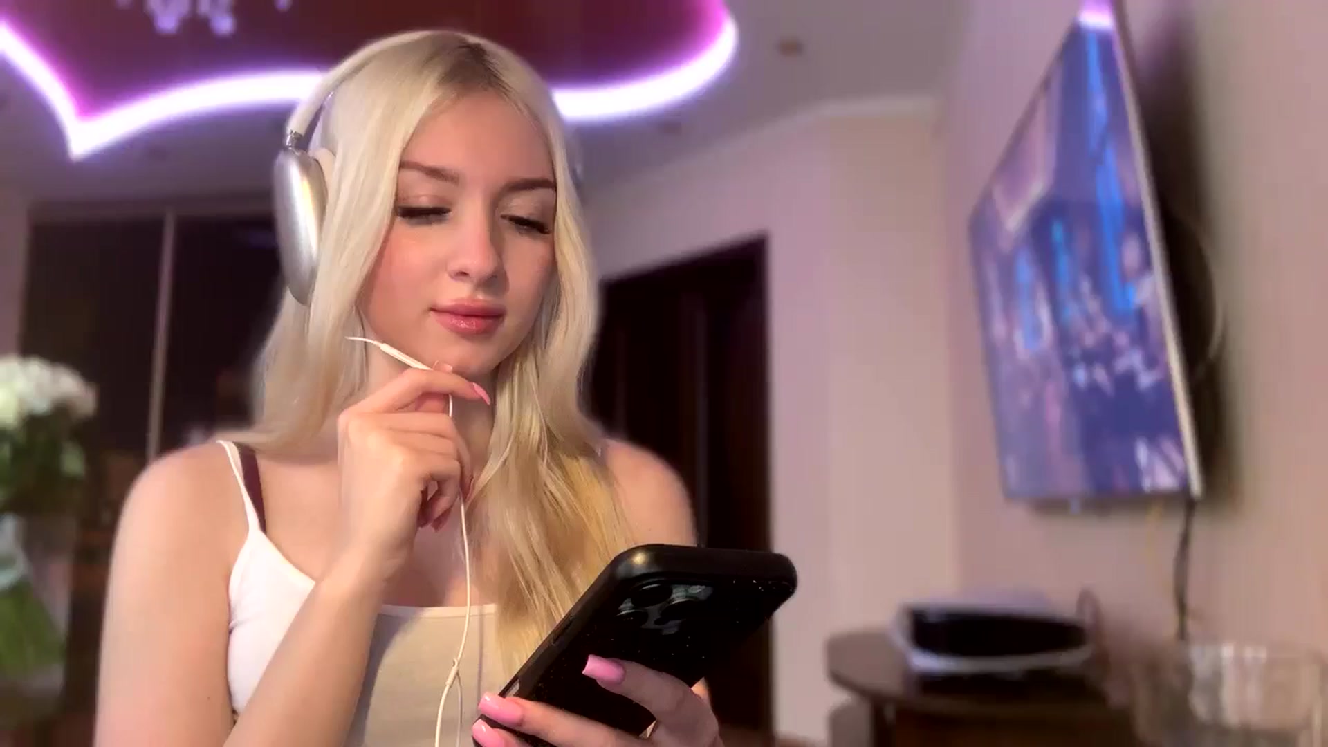 Gallery image thumbnail from SyndyRein's myfreecams stream on, 05/08/2026, 11:14 image 16 of 20