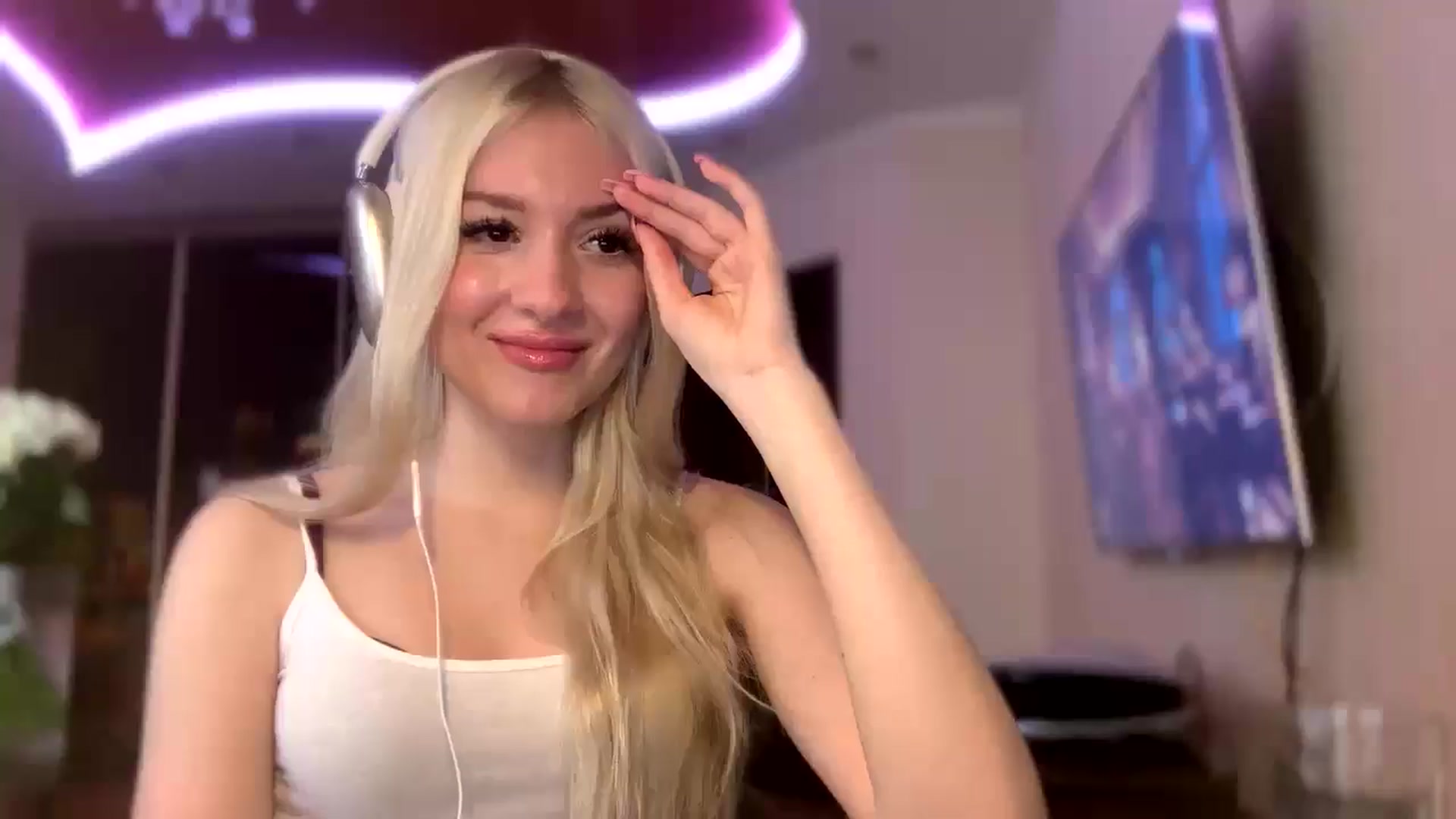 Gallery image thumbnail from SyndyRein's myfreecams stream on, 05/08/2026, 11:14 image 10 of 20