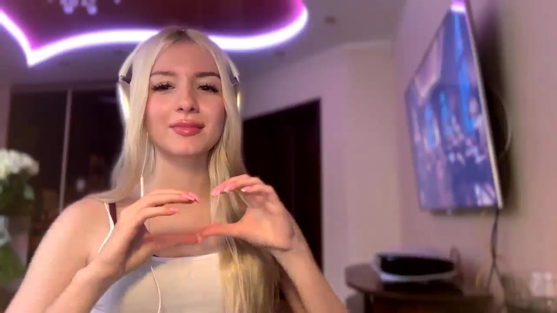Gallery image thumbnail from SyndyRein's myfreecams stream on, 05/08/2026, 11:14 image 2 of 20