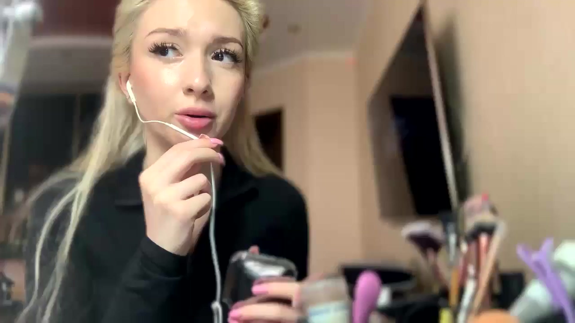 Gallery image thumbnail from SyndyRein's myfreecams stream on, 05/10/2026, 10:35 image 5 of 20