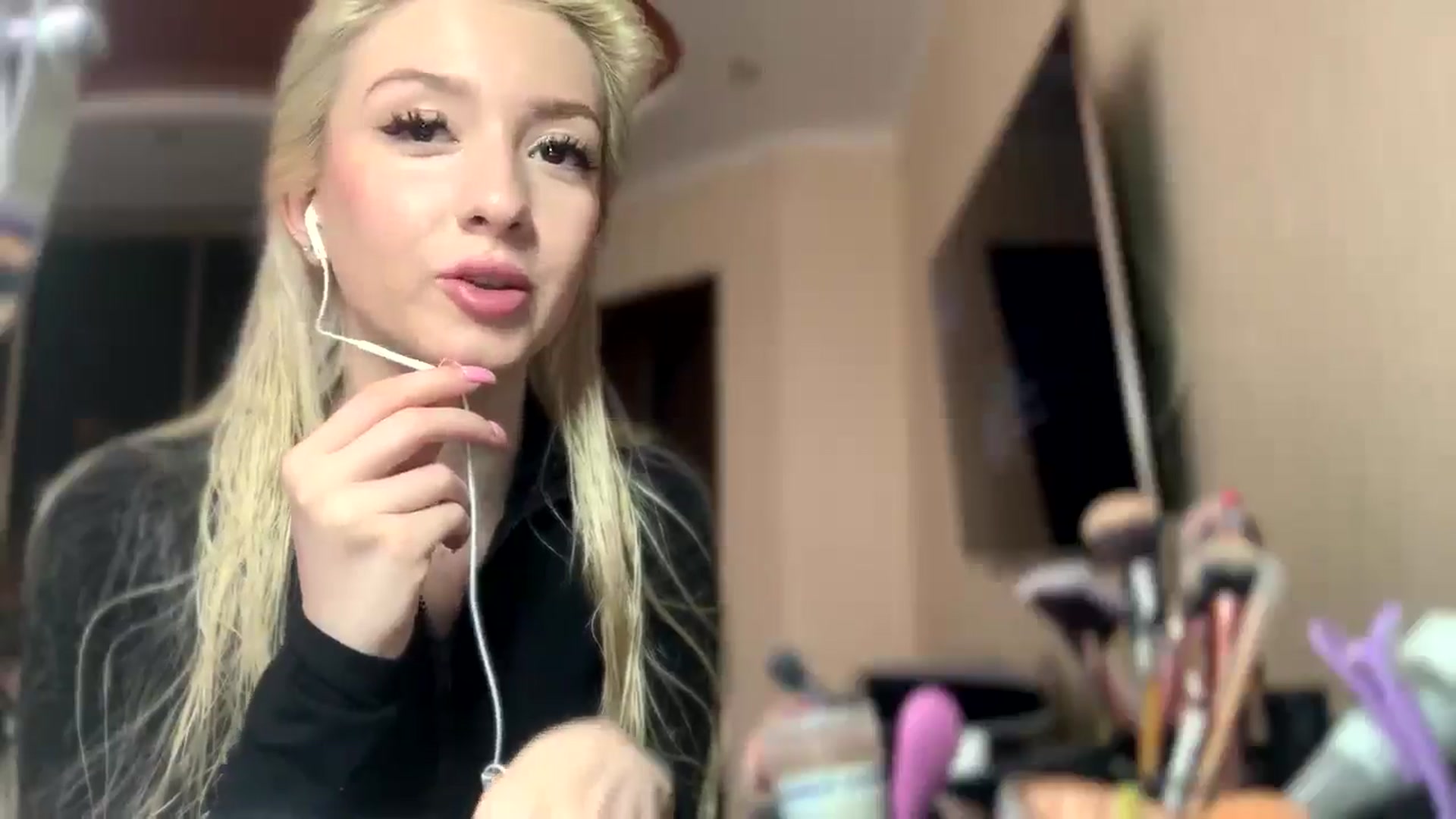 Gallery image thumbnail from SyndyRein's myfreecams stream on, 05/10/2026, 10:35 image 8 of 20