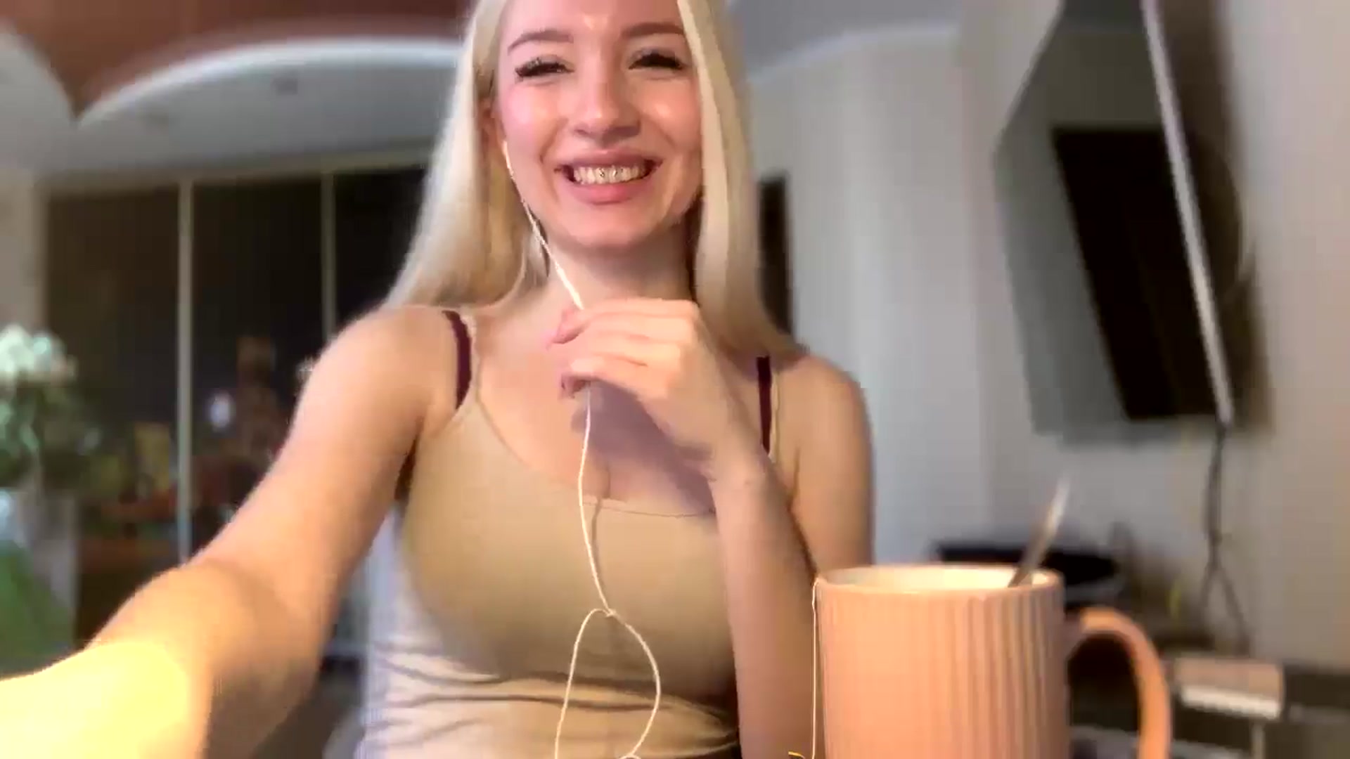 Gallery image thumbnail from SyndyRein's myfreecams stream on, 05/11/2026, 09:30 image 15 of 20