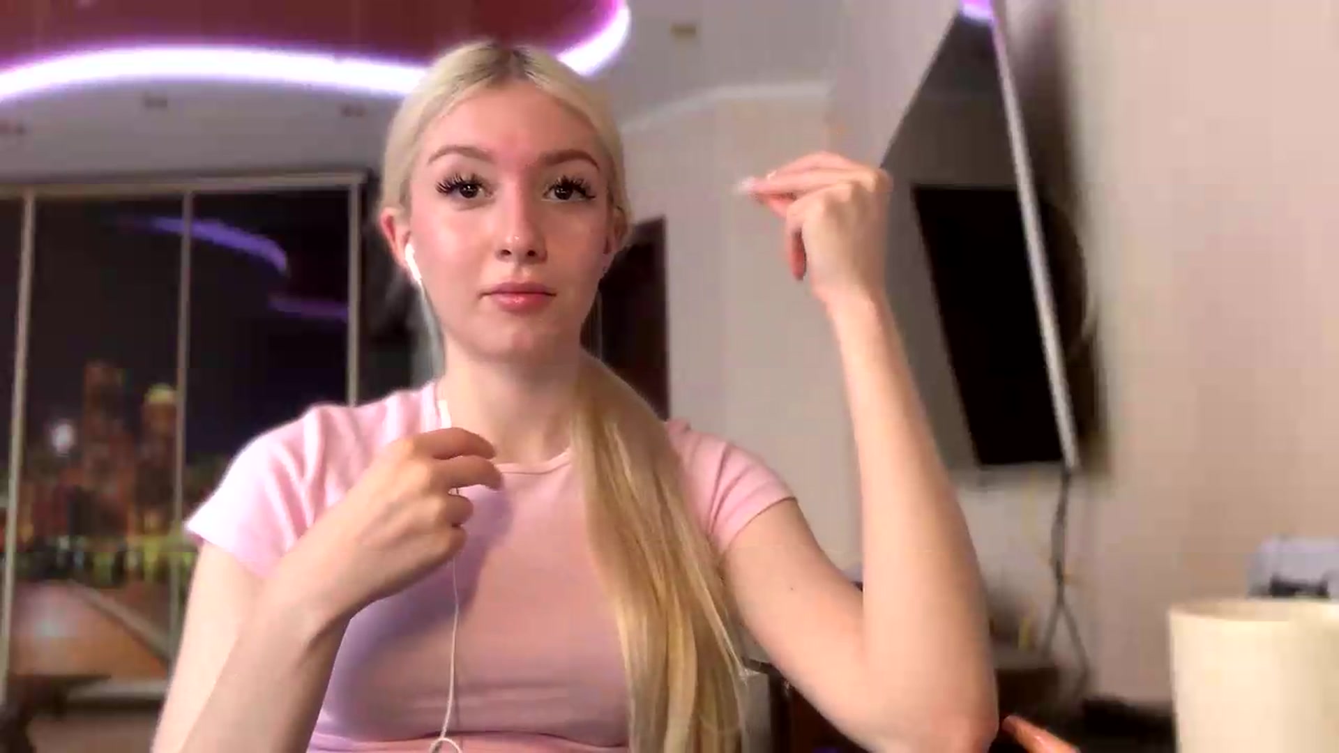 Gallery image thumbnail from SyndyRein's myfreecams stream on, 05/12/2026, 10:51 image 7 of 20