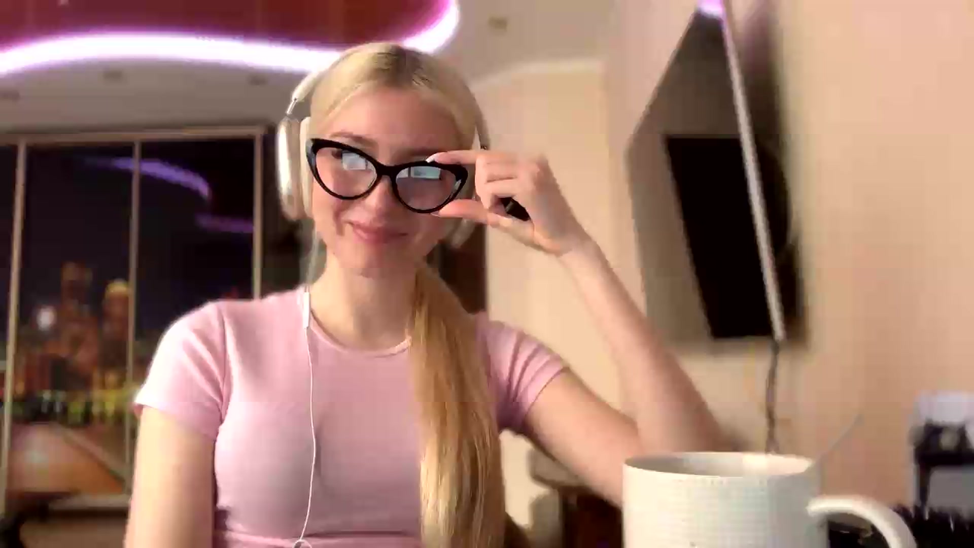 Gallery image thumbnail from SyndyRein's myfreecams stream on, 05/12/2026, 10:51 image 3 of 20