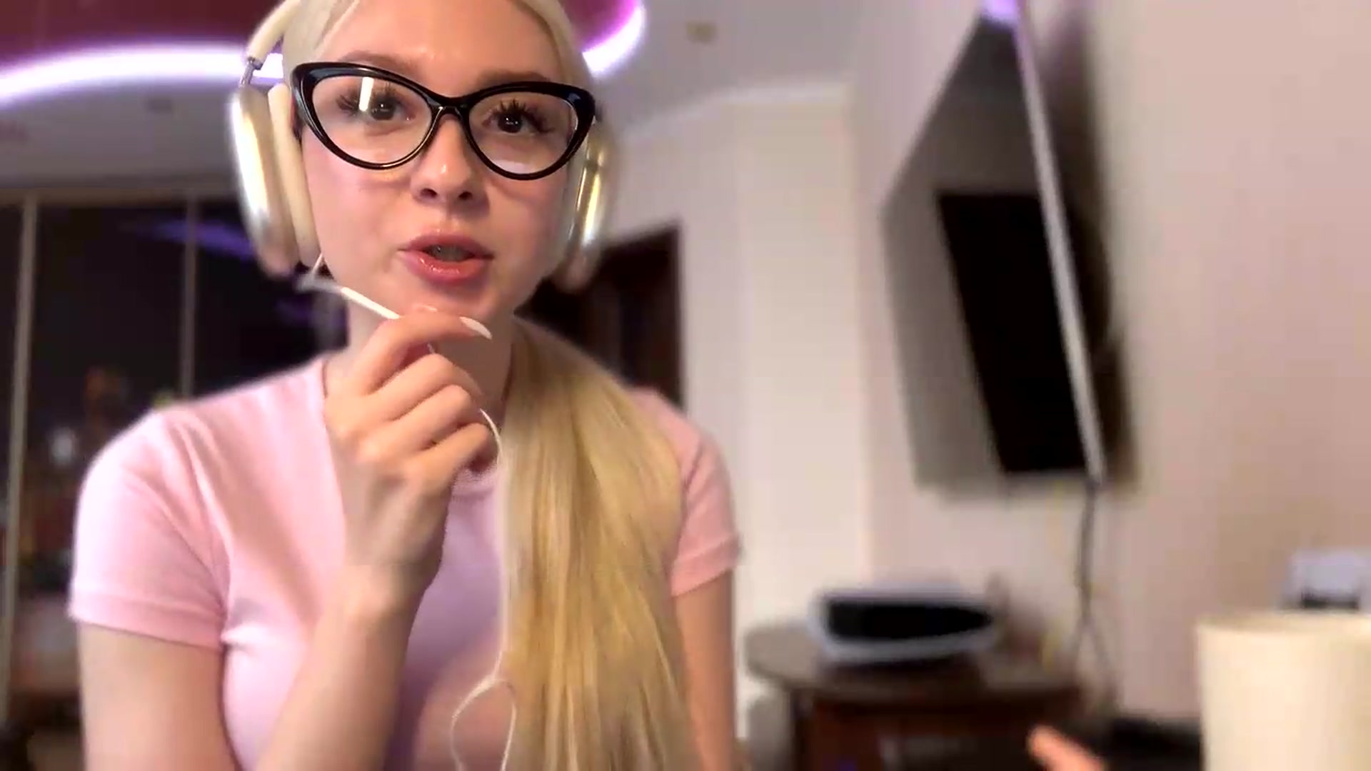 Gallery image thumbnail from SyndyRein's myfreecams stream on, 05/12/2026, 10:51 image 4 of 20