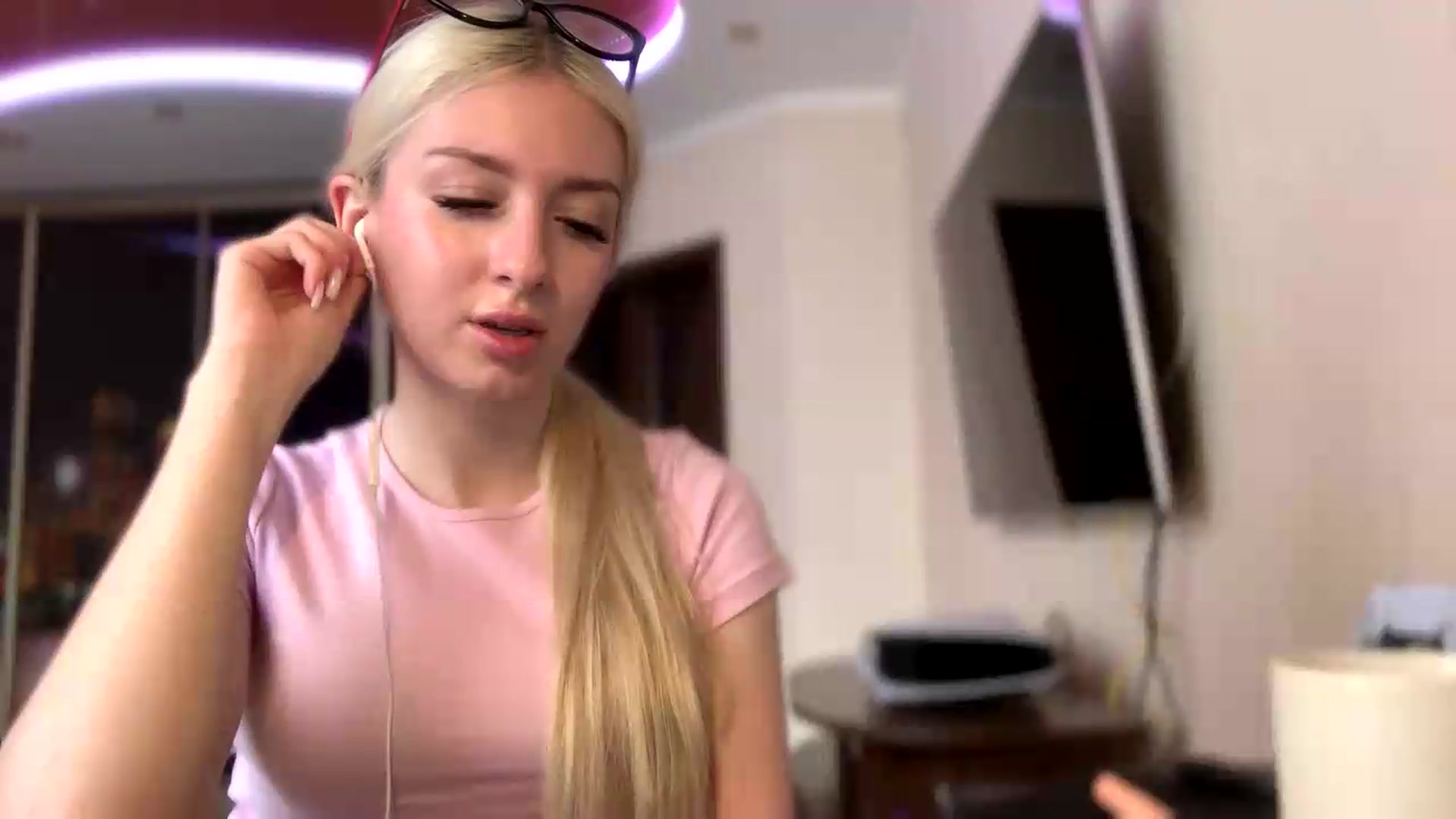 Gallery image thumbnail from SyndyRein's myfreecams stream on, 05/12/2026, 10:51 image 6 of 20