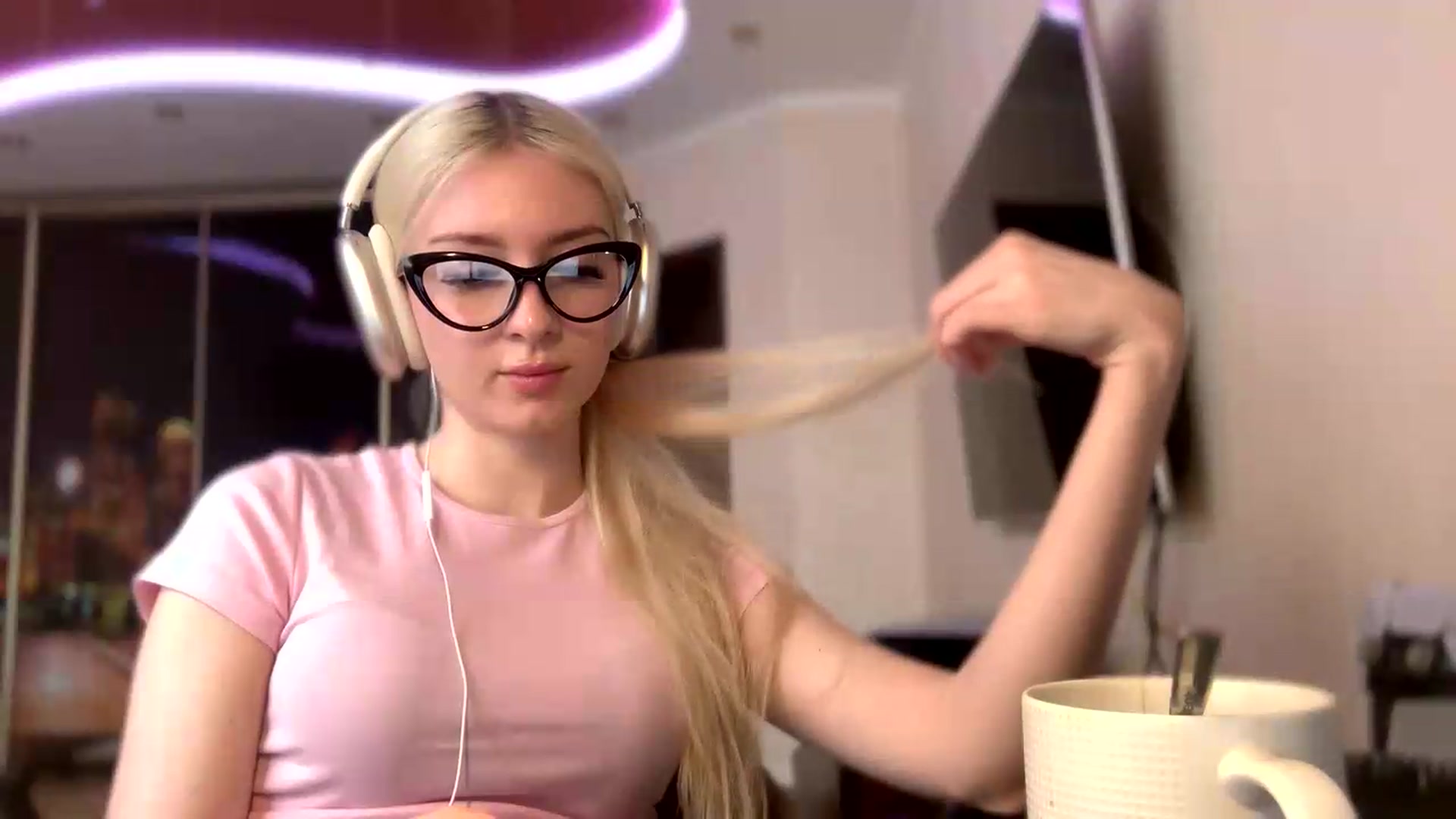 Gallery image thumbnail from SyndyRein's myfreecams stream on, 05/12/2026, 10:51 image 2 of 20
