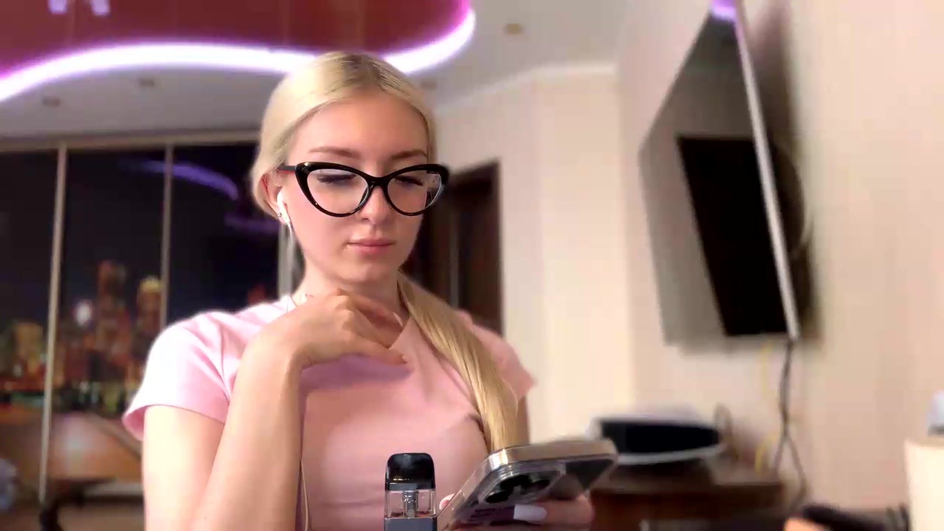 Gallery image thumbnail from SyndyRein's myfreecams stream on, 05/12/2026, 12:01 image 15 of 20