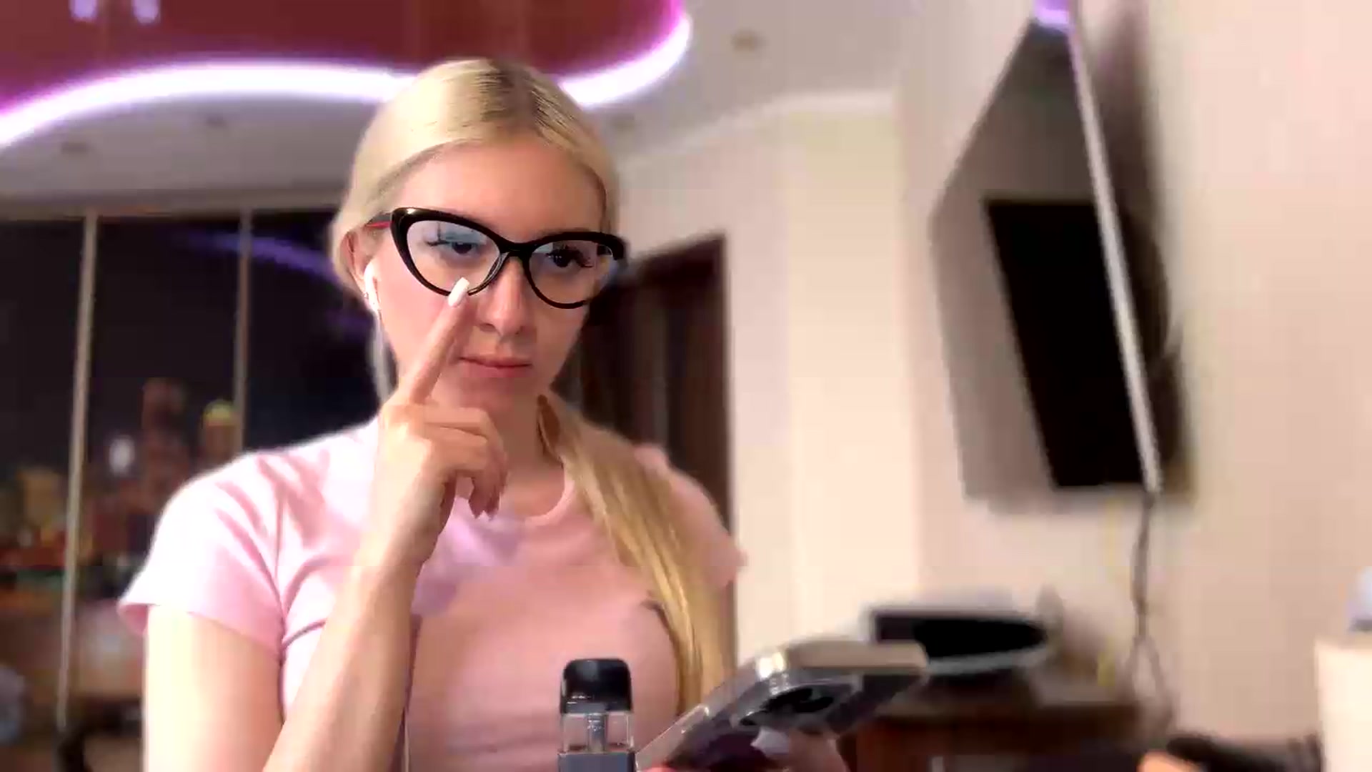 Gallery image thumbnail from SyndyRein's myfreecams stream on, 05/12/2026, 12:01 image 20 of 20