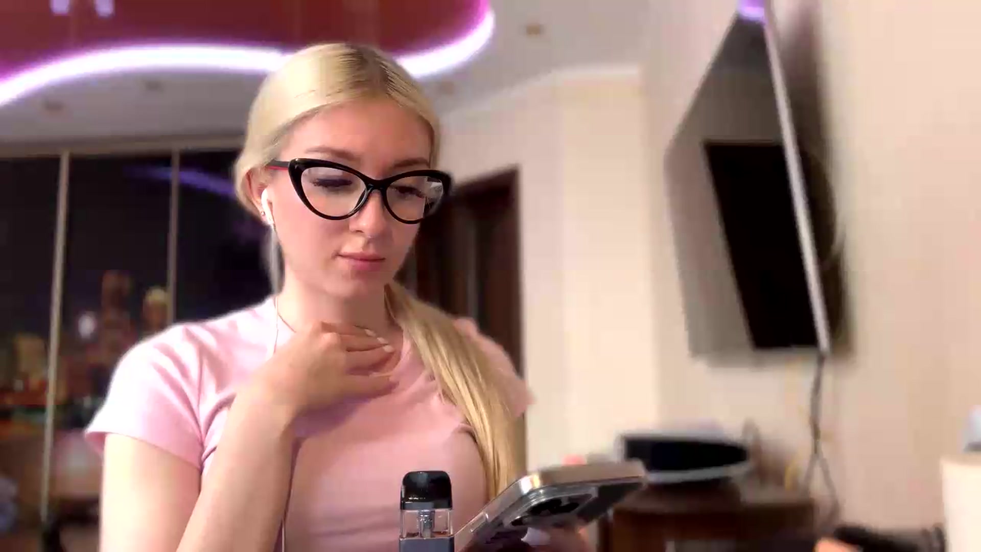 Gallery image thumbnail from SyndyRein's myfreecams stream on, 05/12/2026, 12:01 image 18 of 20
