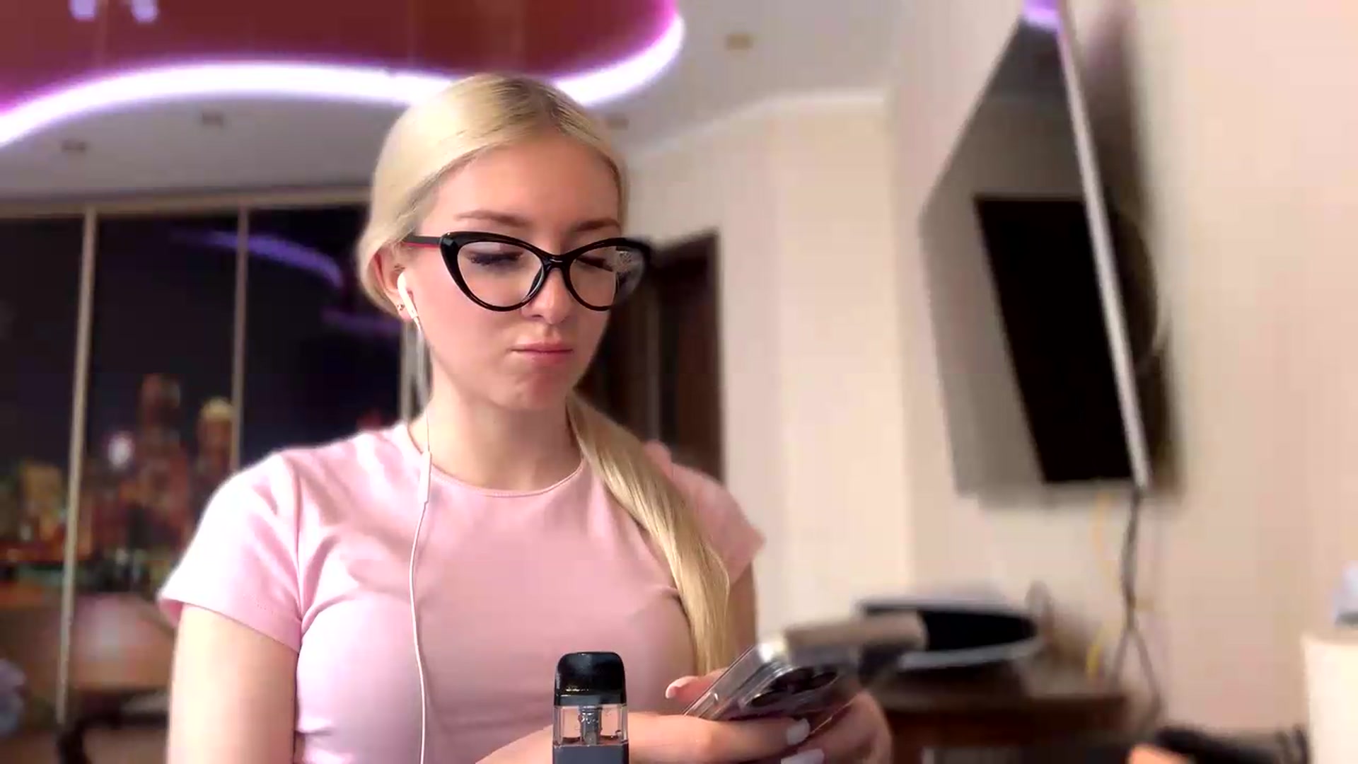 Gallery image thumbnail from SyndyRein's myfreecams stream on, 05/12/2026, 12:01 image 14 of 20