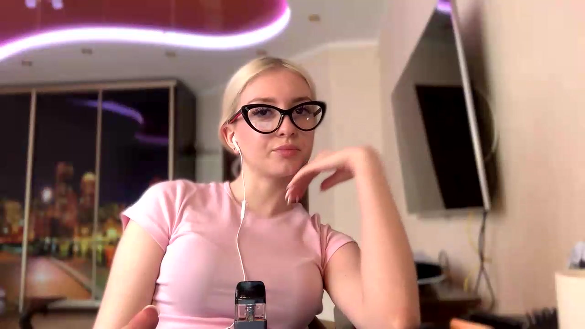 Gallery image thumbnail from SyndyRein's myfreecams stream on, 05/12/2026, 12:01 image 3 of 20