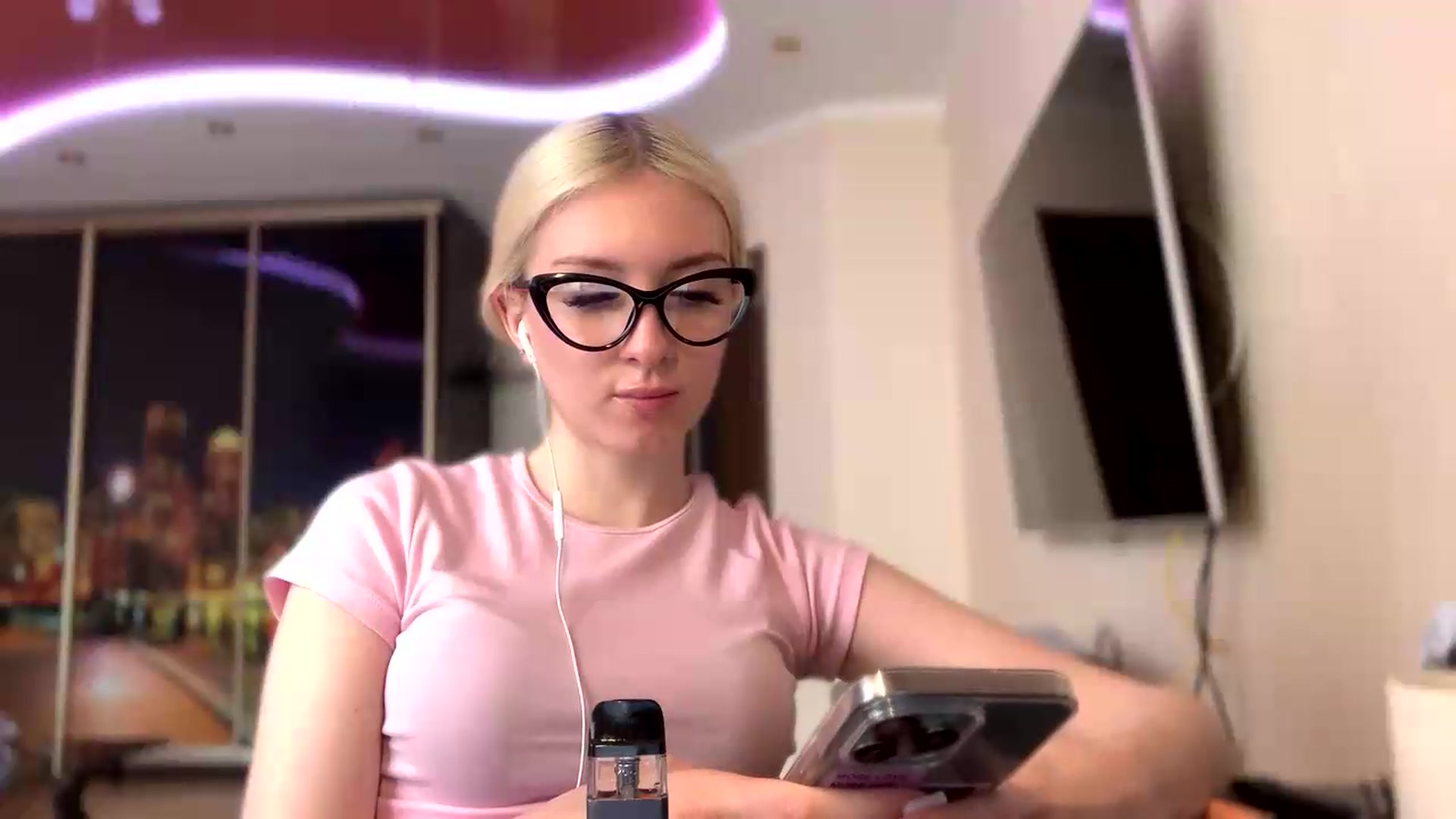 Gallery image thumbnail from SyndyRein's myfreecams stream on, 05/12/2026, 12:01 image 4 of 20