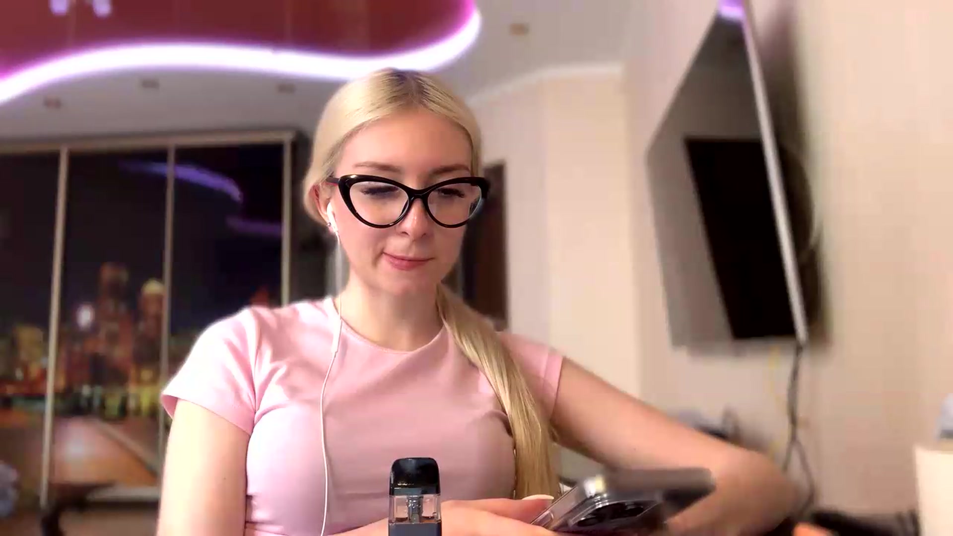 Gallery image thumbnail from SyndyRein's myfreecams stream on, 05/12/2026, 12:01 image 12 of 20