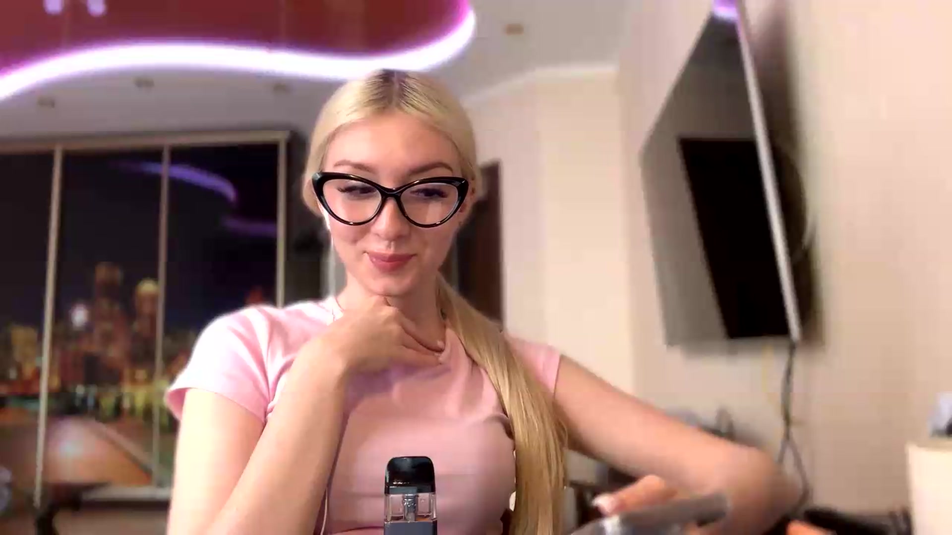 Gallery image thumbnail from SyndyRein's myfreecams stream on, 05/12/2026, 12:01 image 7 of 20
