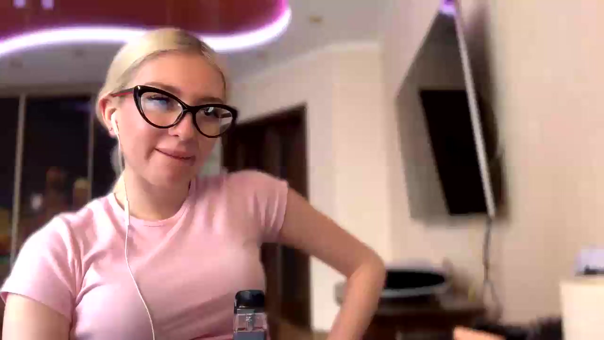 Gallery image thumbnail from SyndyRein's myfreecams stream on, 05/12/2026, 12:01 image 1 of 20