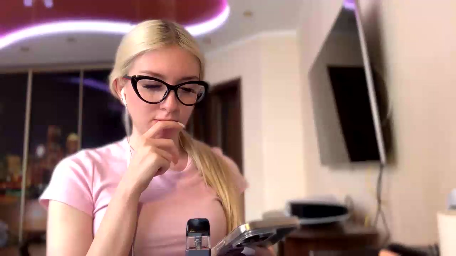 Gallery image thumbnail from SyndyRein's myfreecams stream on, 05/12/2026, 12:01 image 19 of 20