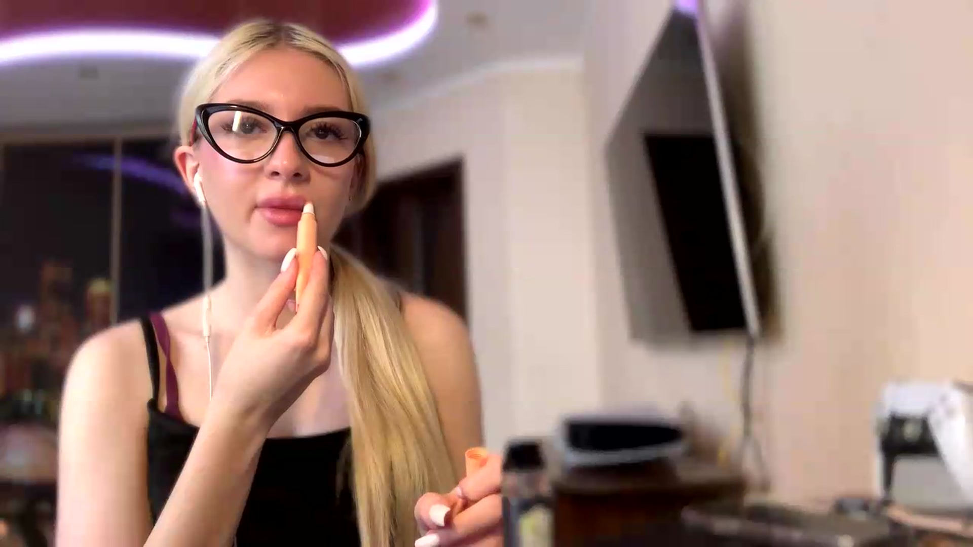 Gallery image thumbnail from SyndyRein's myfreecams stream on, 05/13/2026, 09:03 image 17 of 20