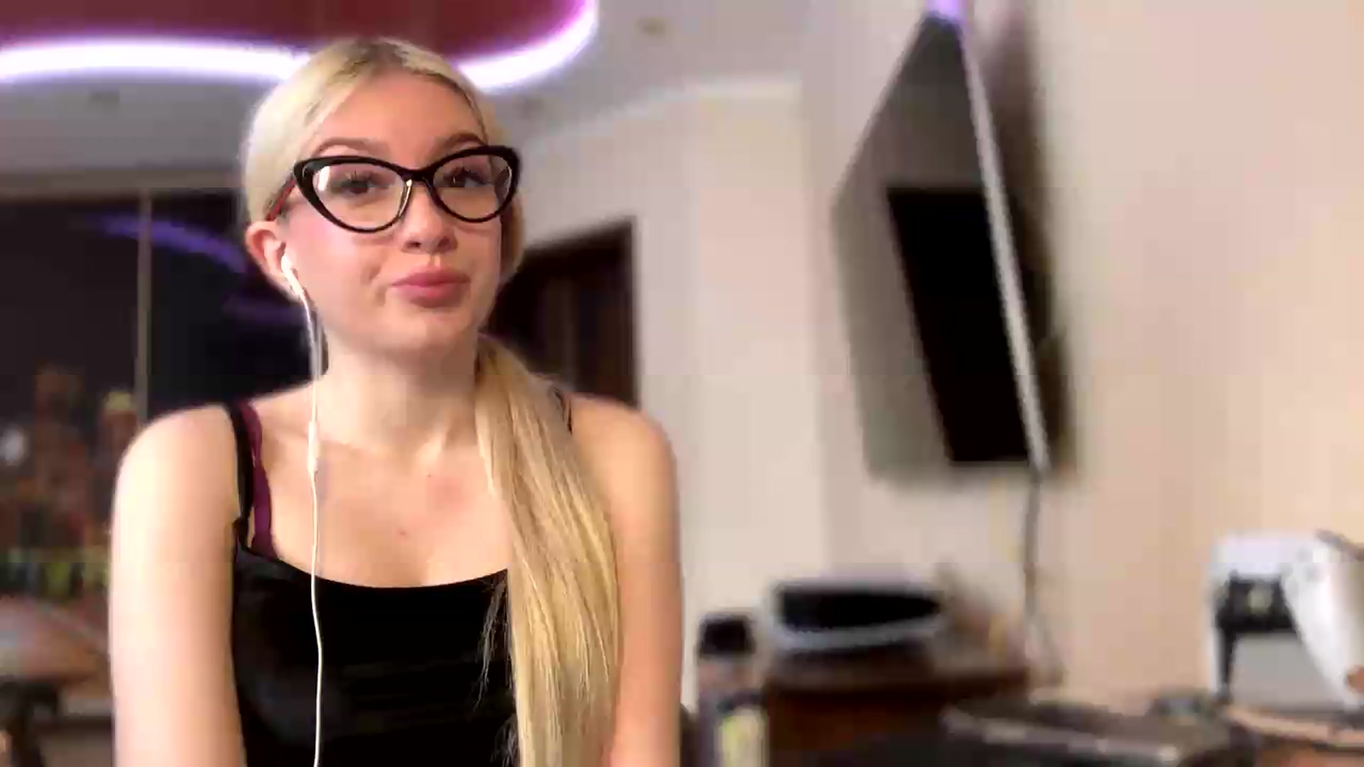 Gallery image thumbnail from SyndyRein's myfreecams stream on, 05/13/2026, 09:03 image 16 of 20