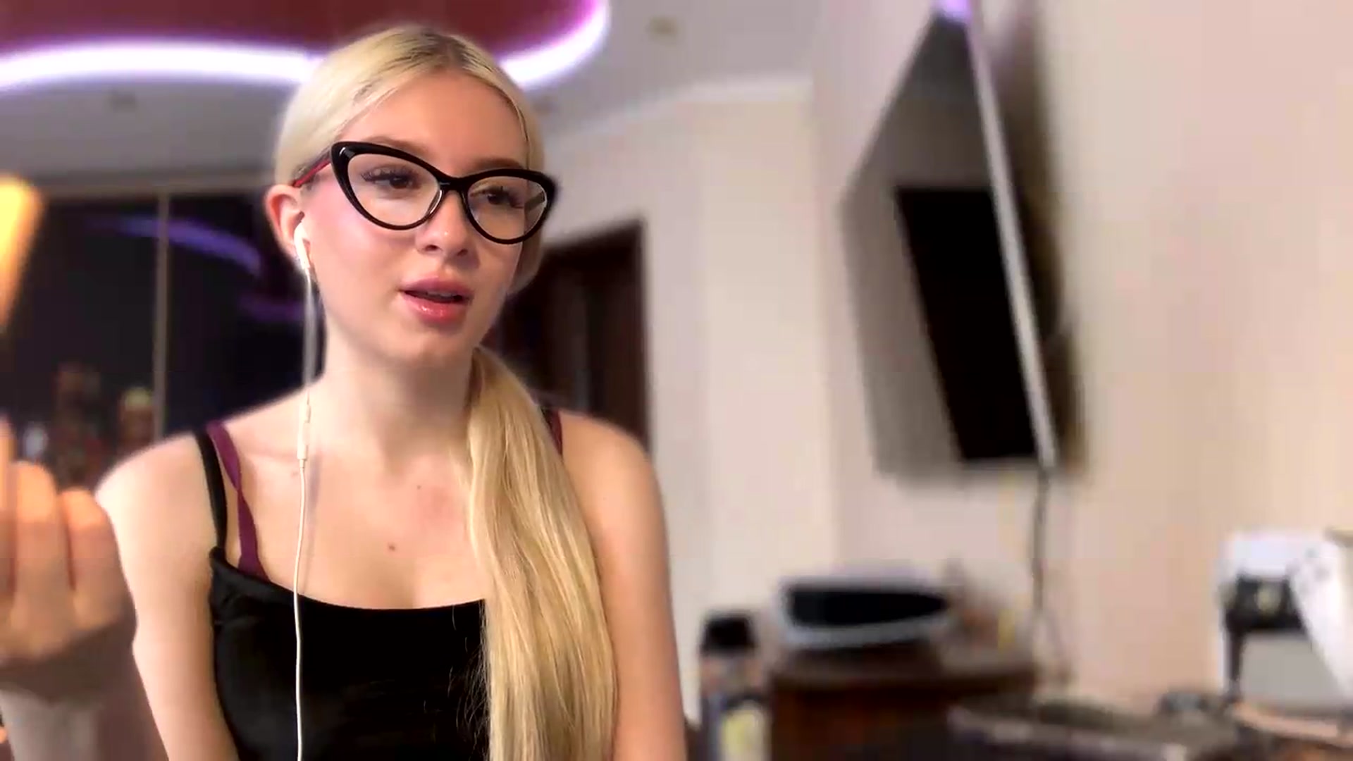 Gallery image thumbnail from SyndyRein's myfreecams stream on, 05/13/2026, 09:03 image 18 of 20